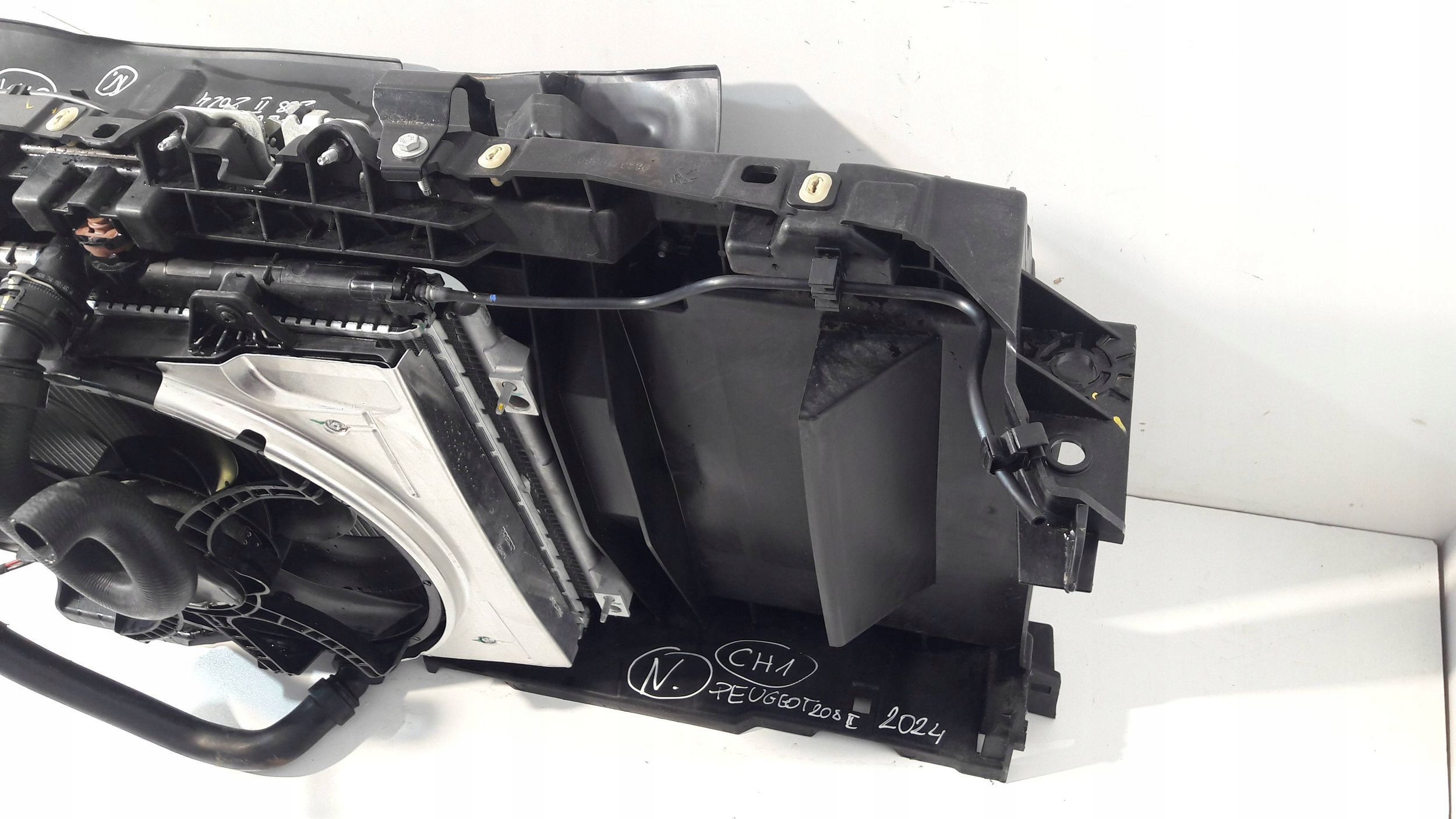 Peugeot 208 II support panel for radiators 9823719380