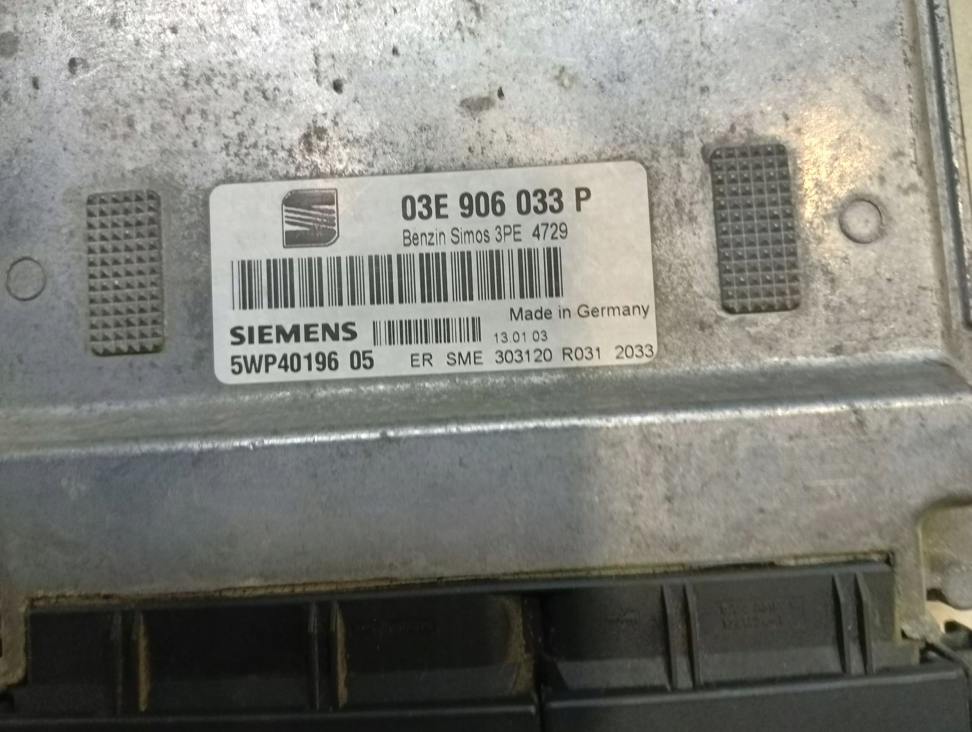 control unit of the engine SEAT CORDOBA III 1.2 03E906033P