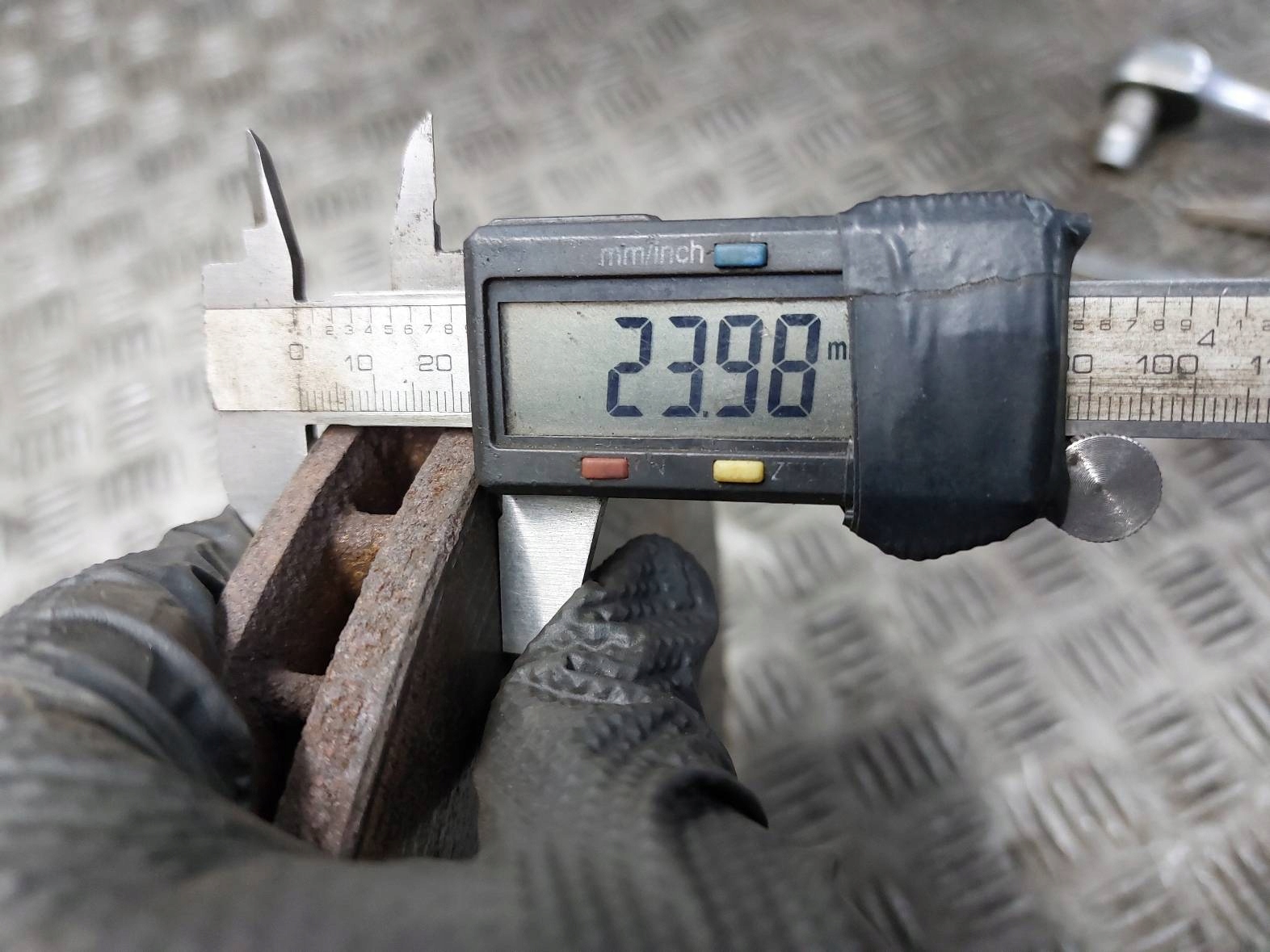 kotuče brzdové předek + plotýnky + třmeny VOLVO V40 a LIFT