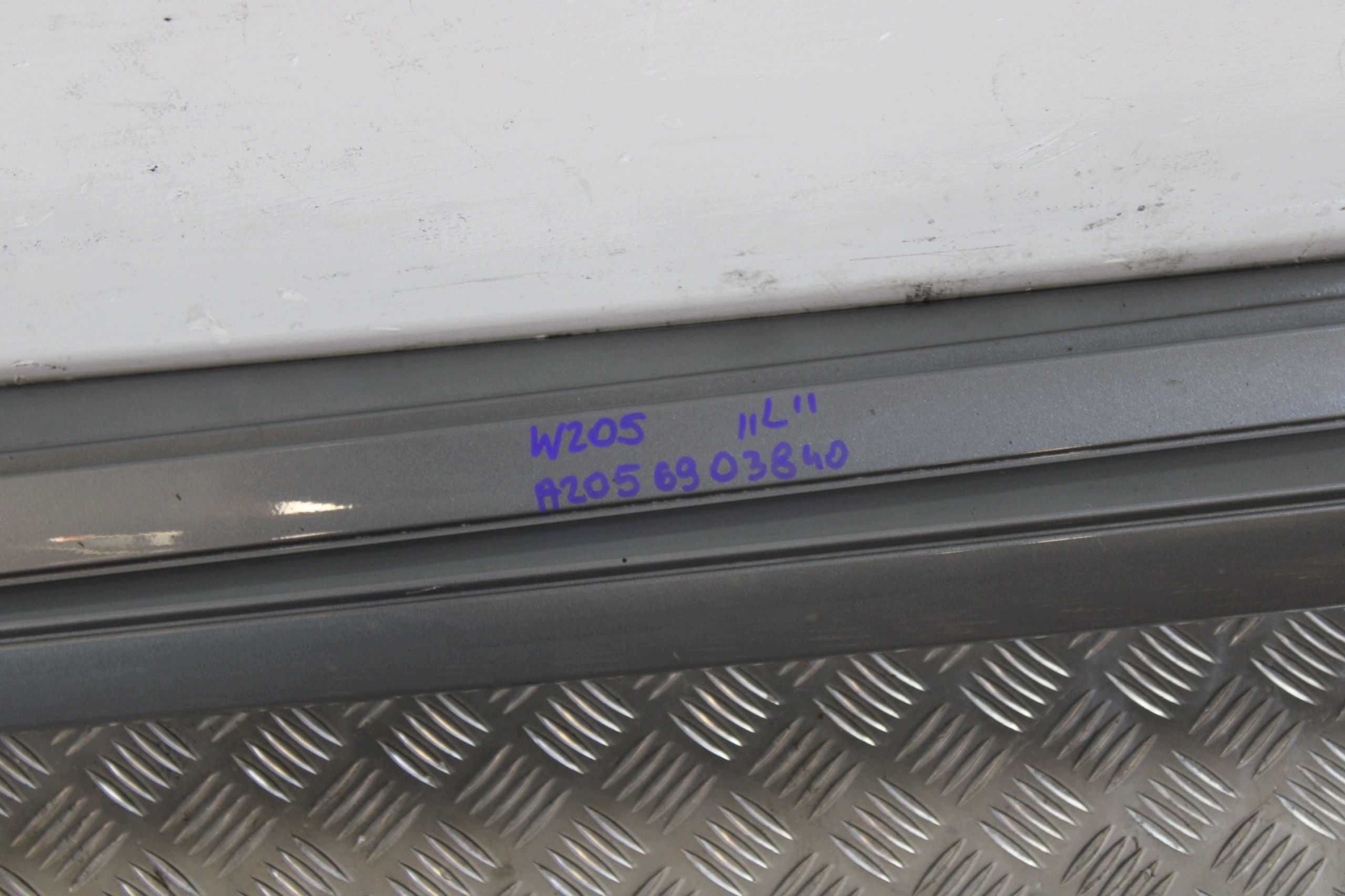 cap threshold threshold left A2056903840 MERCEDES C-KLASA W205