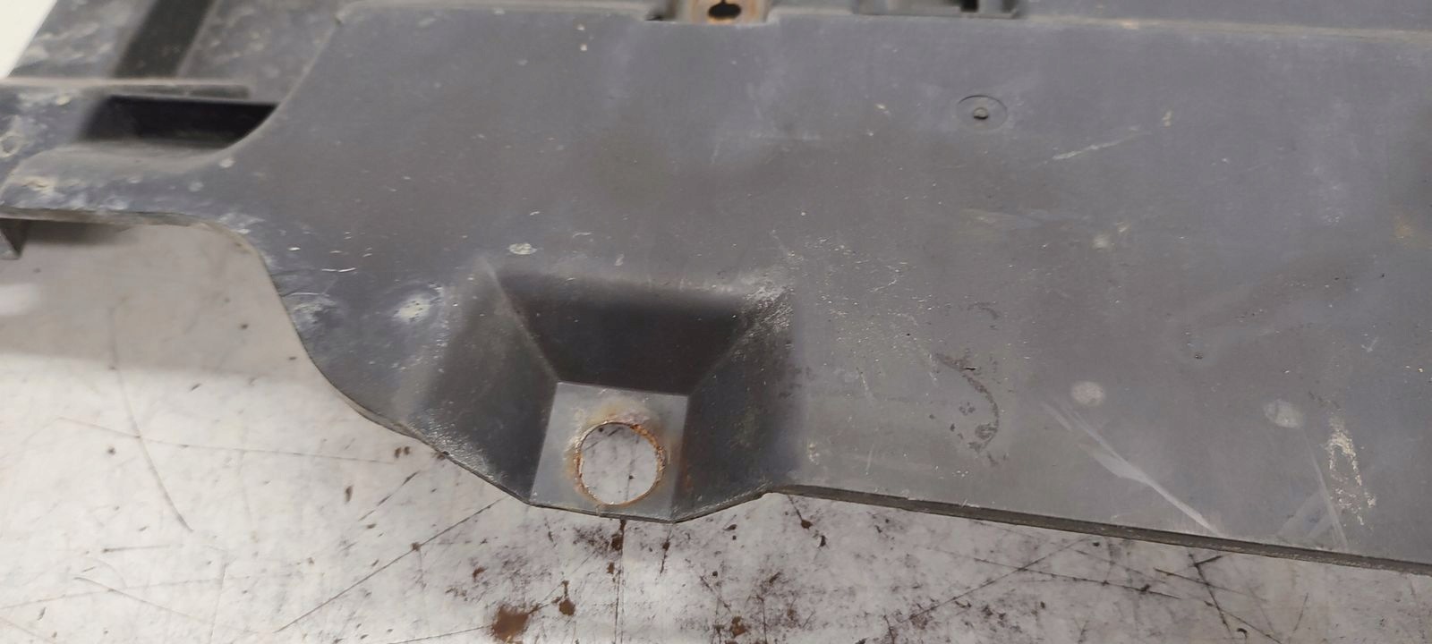 cover below bumper Toyota Avensis T27