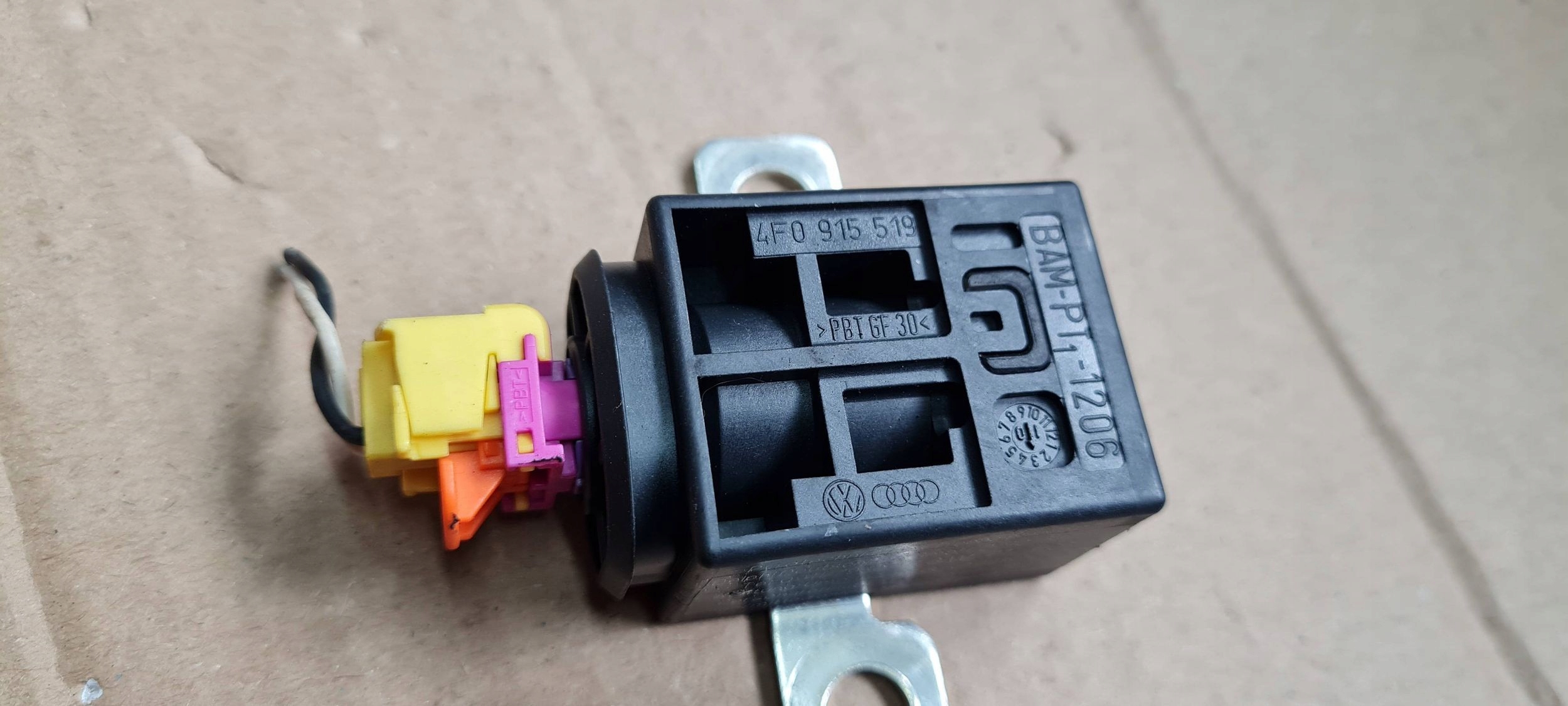 A6 C6 LIFT fuse PIROTECHNICZNY A4 B8 S4 A5 A6 C7 Q3 4F0915519