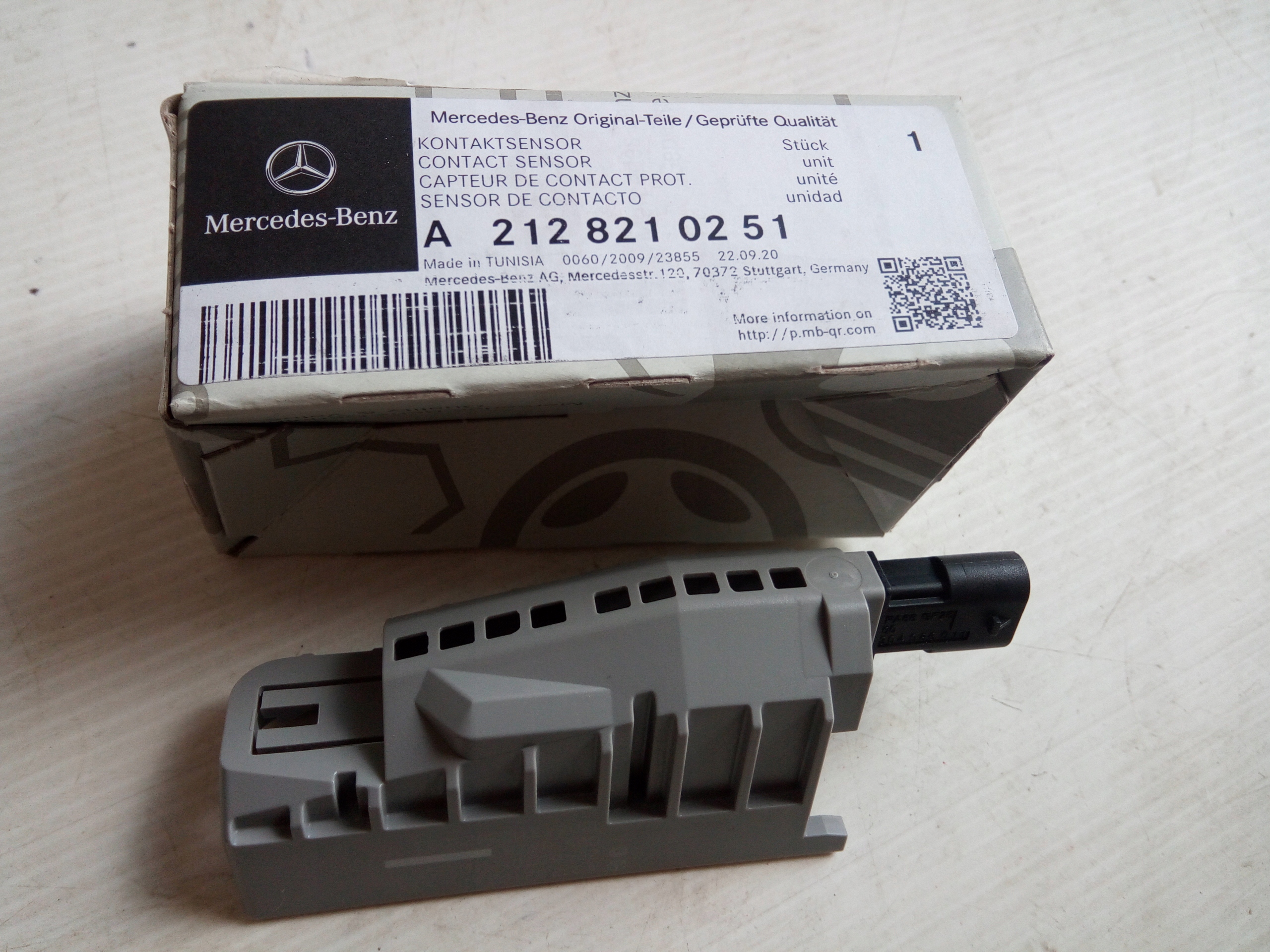 2128210251 - Датчик контактор замка капота MERCEDES W212 новый *