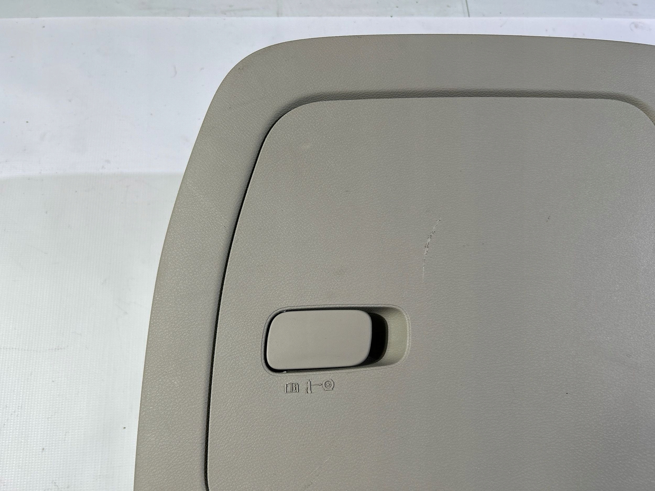 bok panel skříňka spolujezdce kufru Chrysler Pacifica 2021