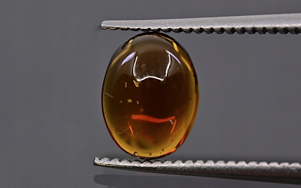 Turmalín kabošon ovál 7,8x6 mm