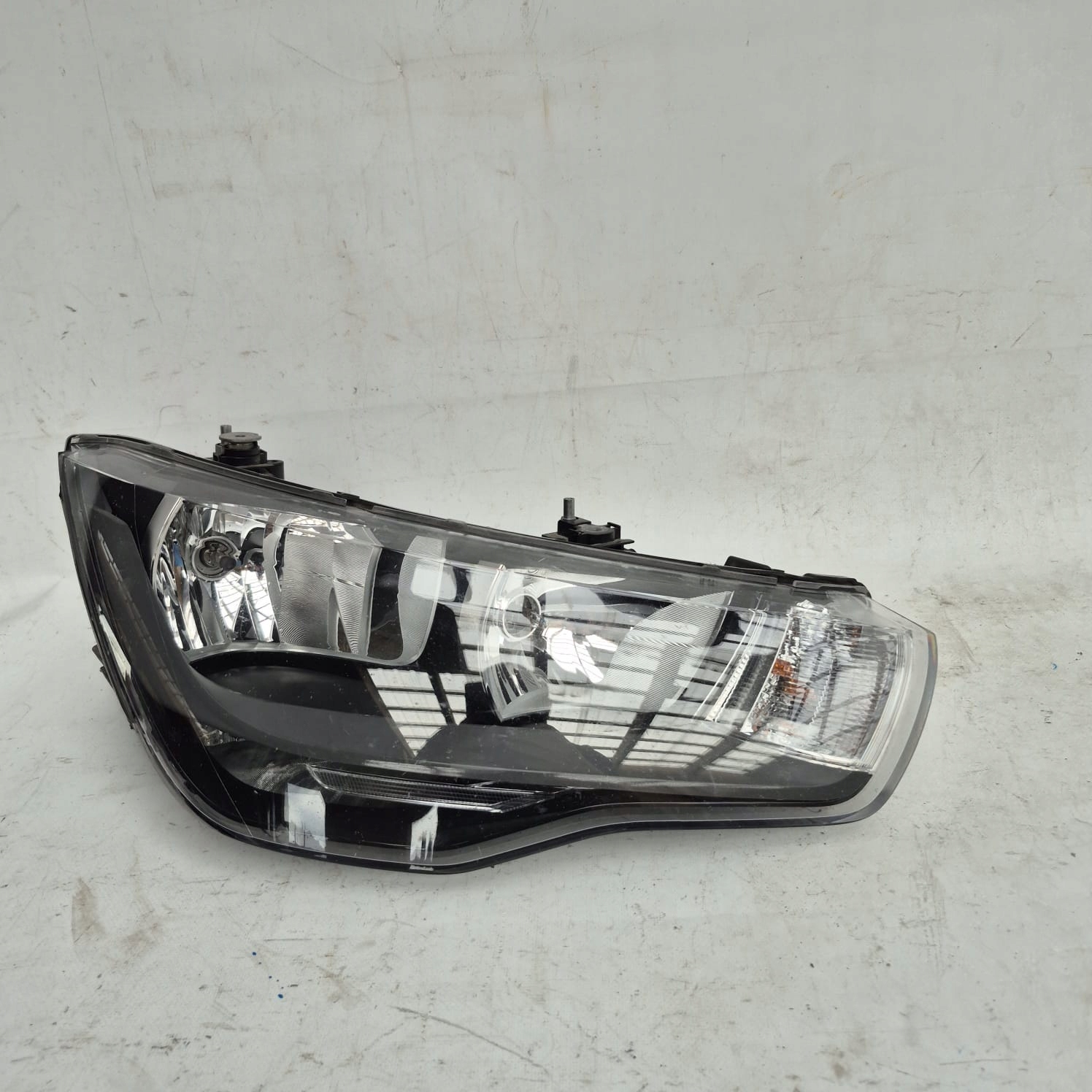 AUDI A1 8X 10- light right front front ZWYKLA 8X0941004