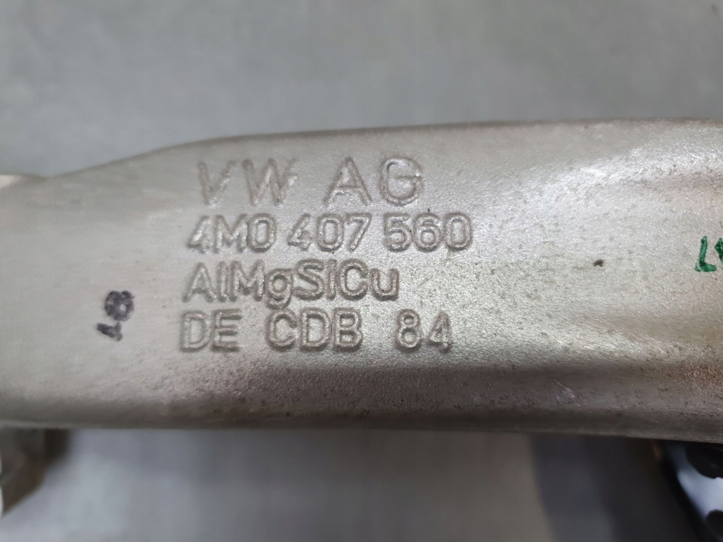 Audi Q8 swing right front front 4M0407242K 4M0407560