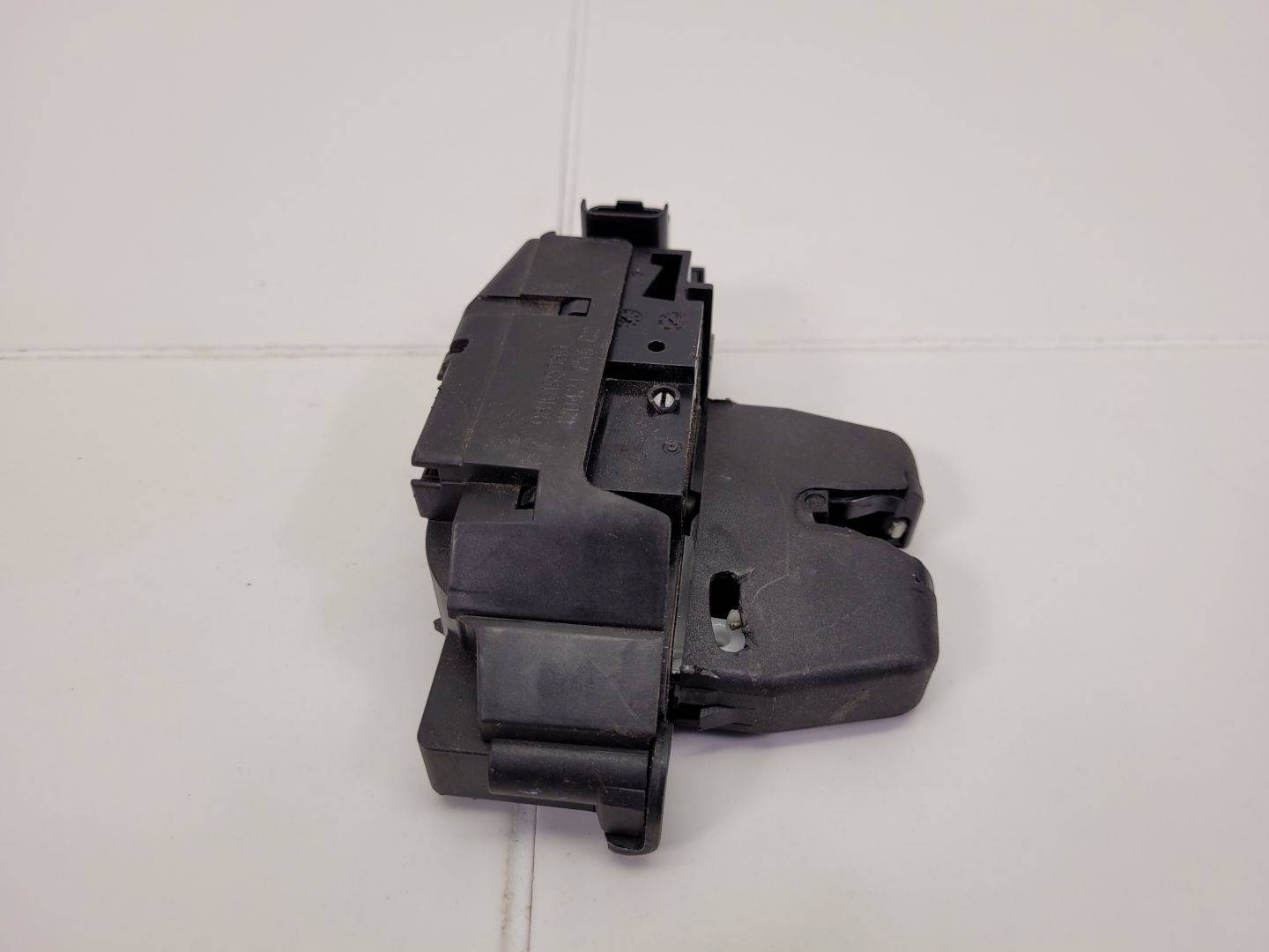 lock bonnet boot Renault Captur 2016 905039428R