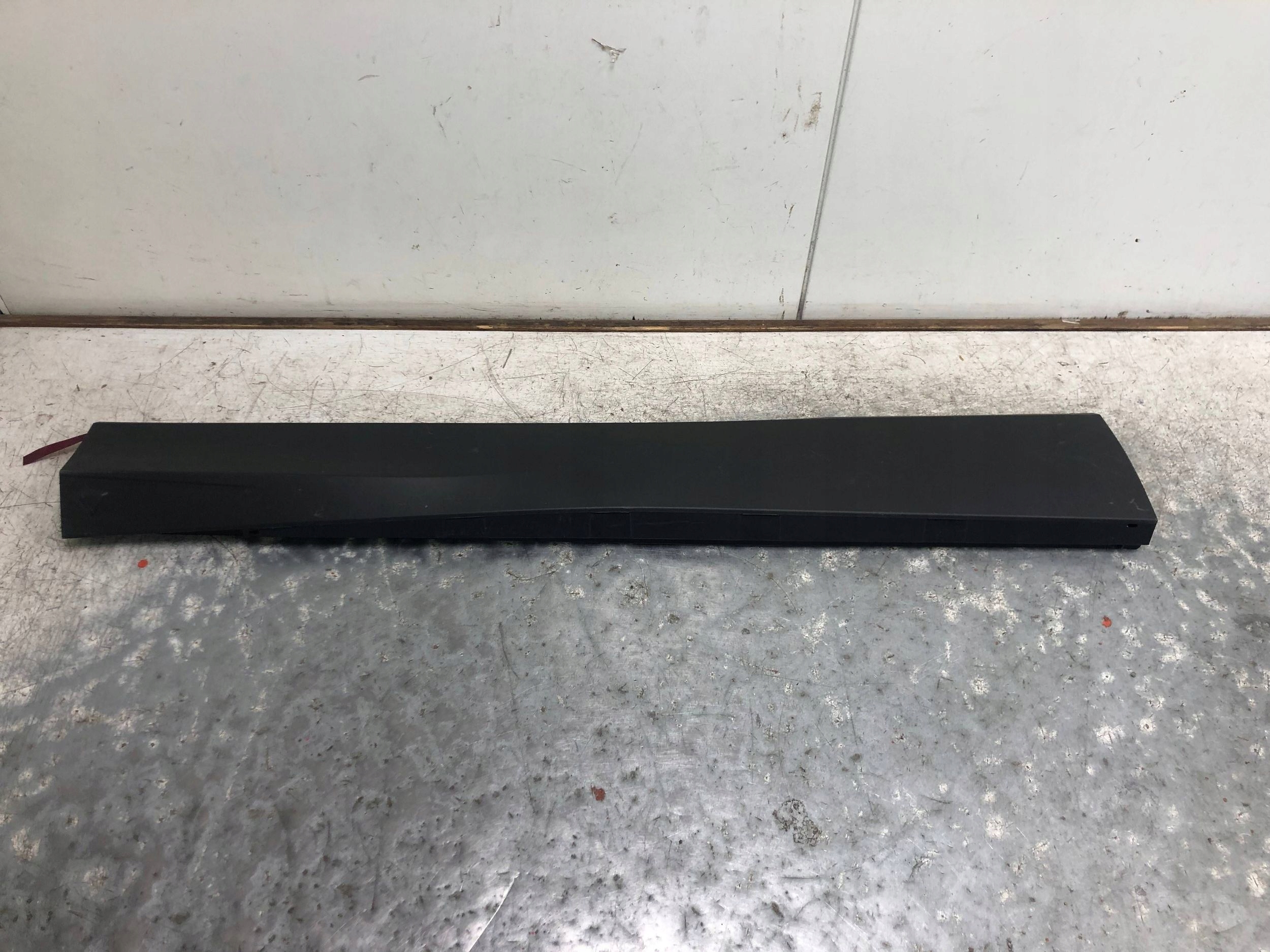 moulding door left front VW TIGUAN III 571854939C