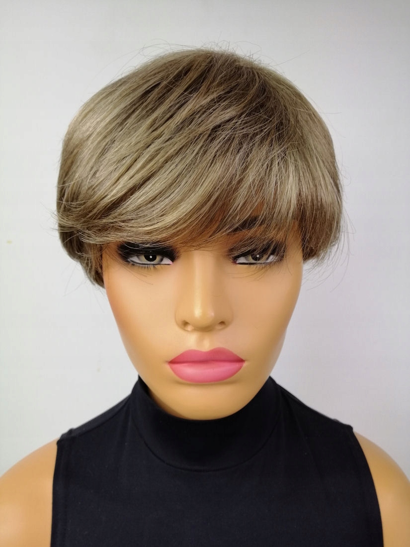 Paruka Sabrina krátká, krásný účes Nessaja wigs shop