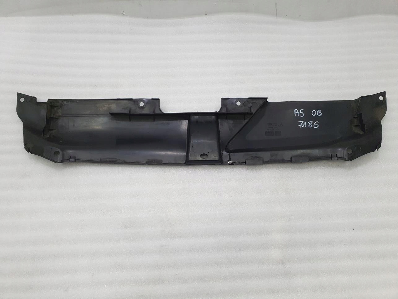 защита ремня переднего Audi A5 8T 8T0807081A