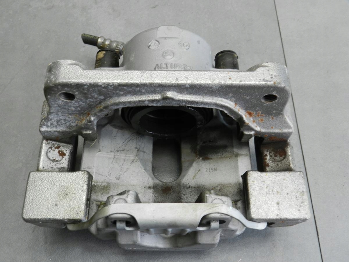BMW 5 F10 520i caliper right front