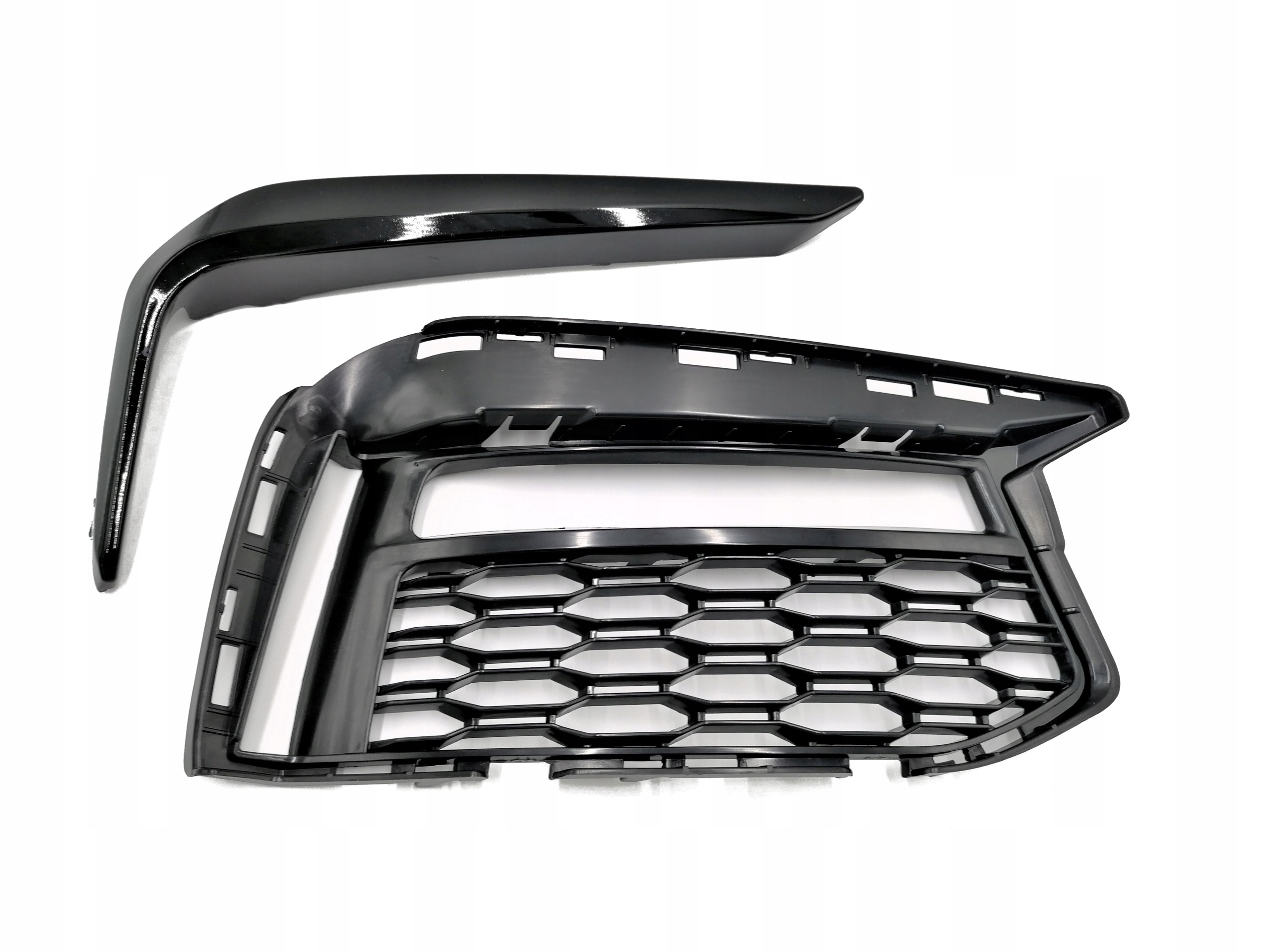 51118064964 - Заглушка решетка воздухозаборник правый G30 G31 M-PAK