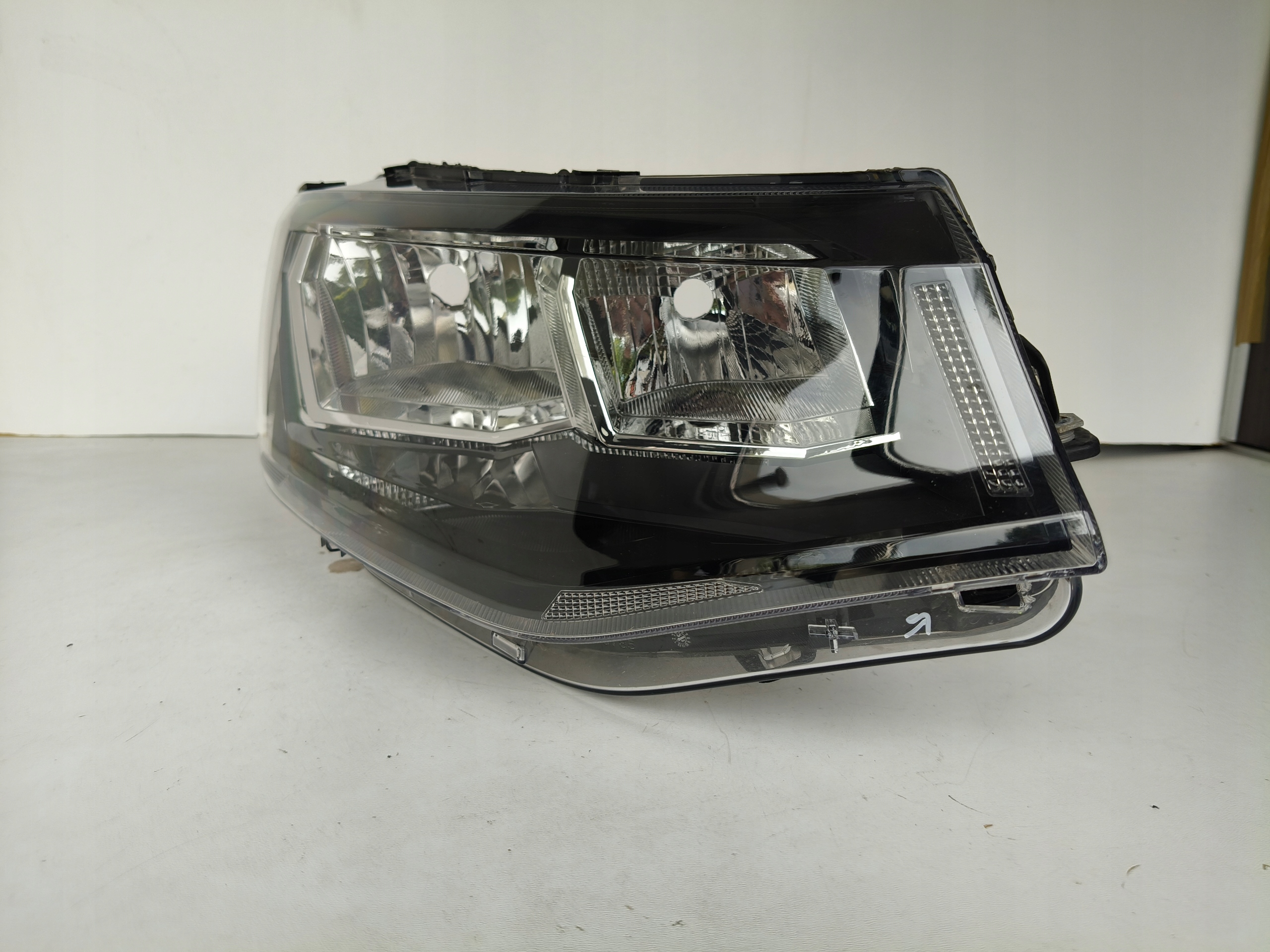 light right REFLEKTOR VW CADDY 2K 2K8 20