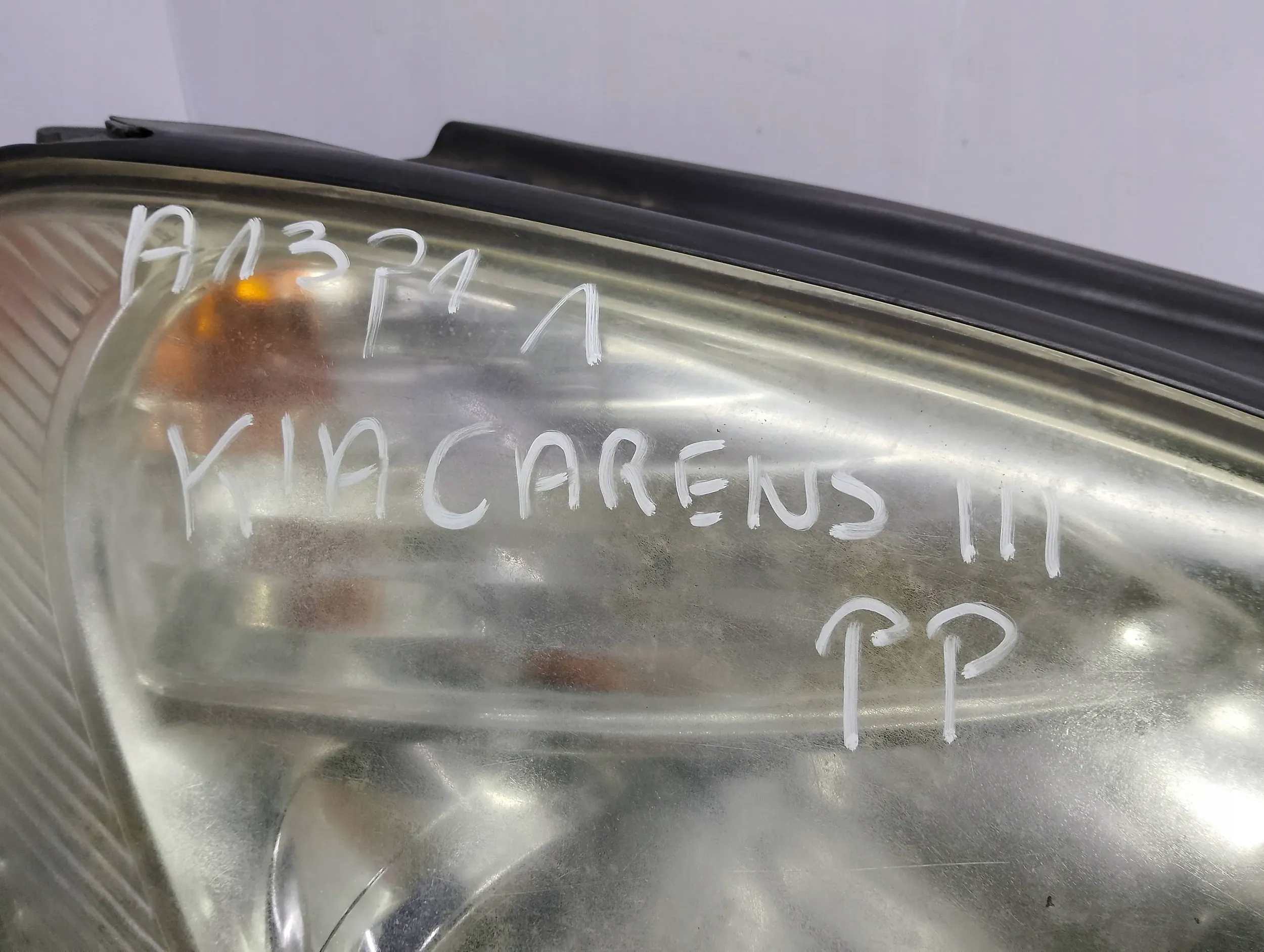 KIA Carens II 2007 lights front A044936