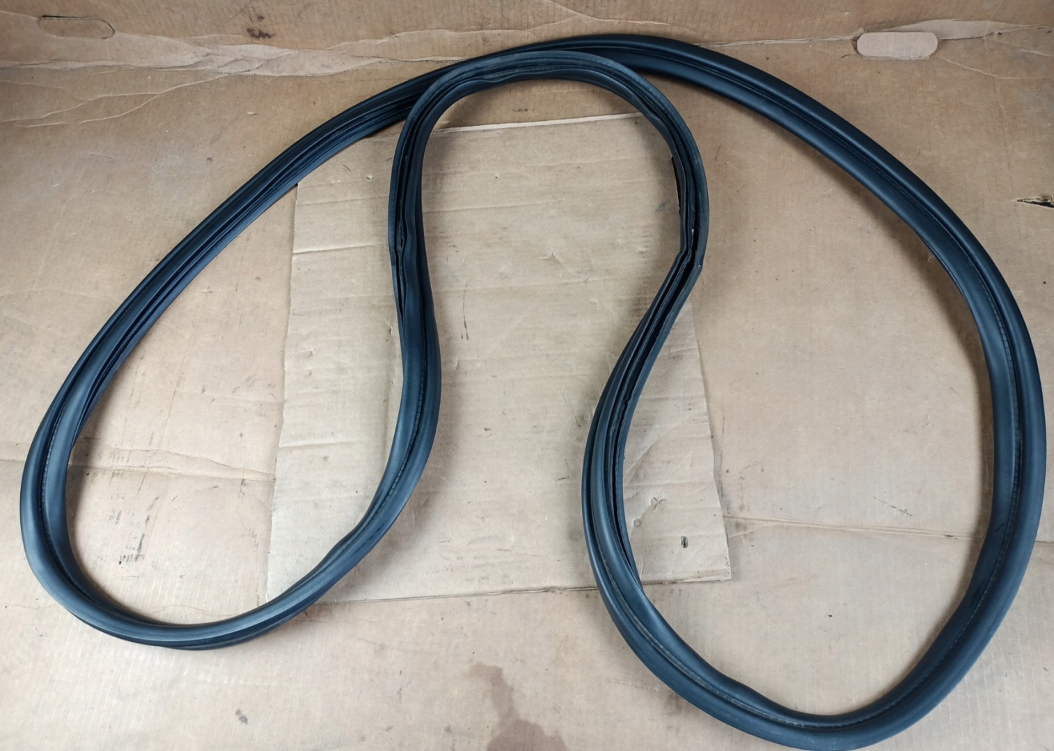 Прокладка багажника Dodge Durango 2011+