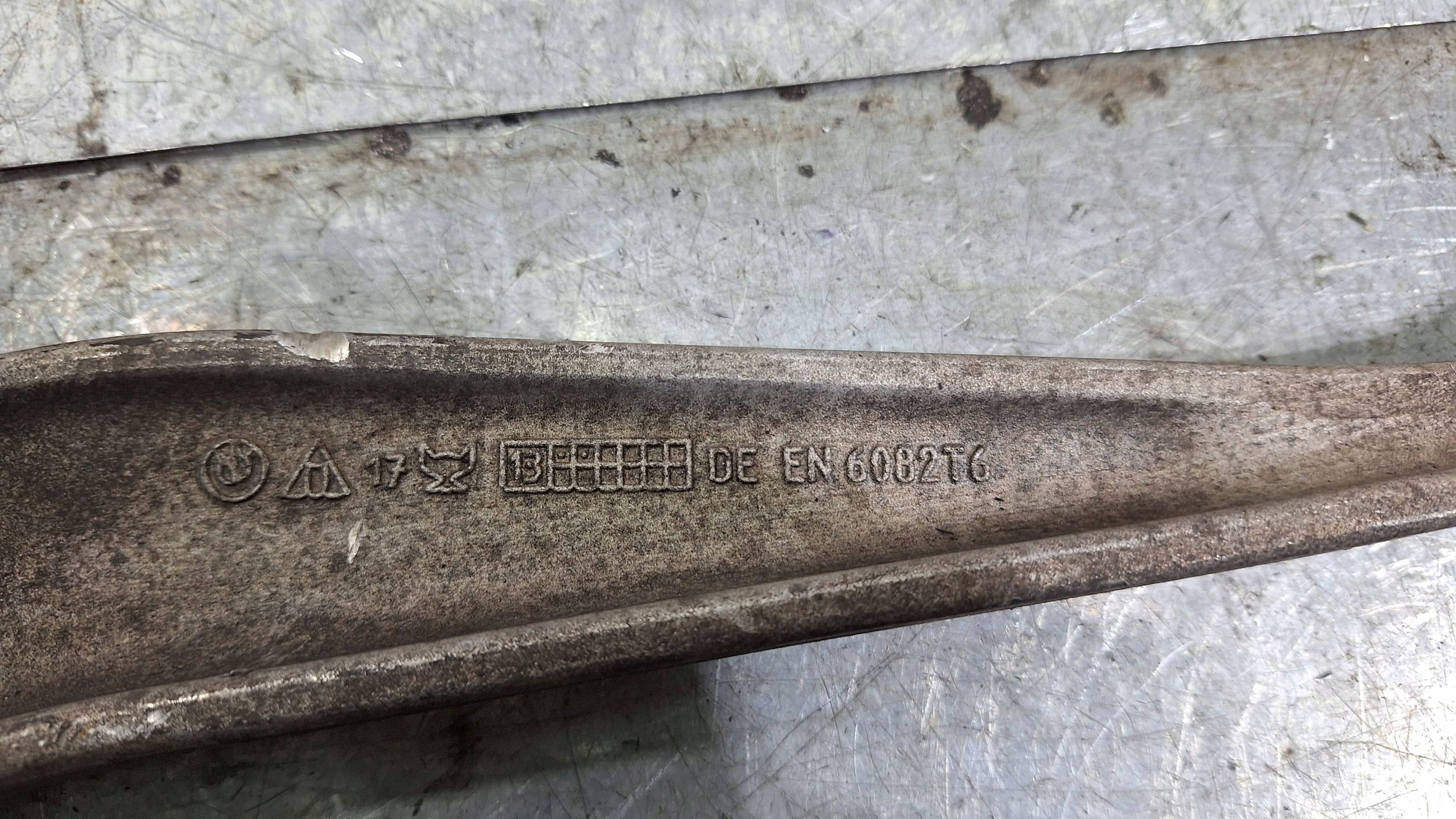 Querlenker rechts heck 6082T6 BMW F10 F11