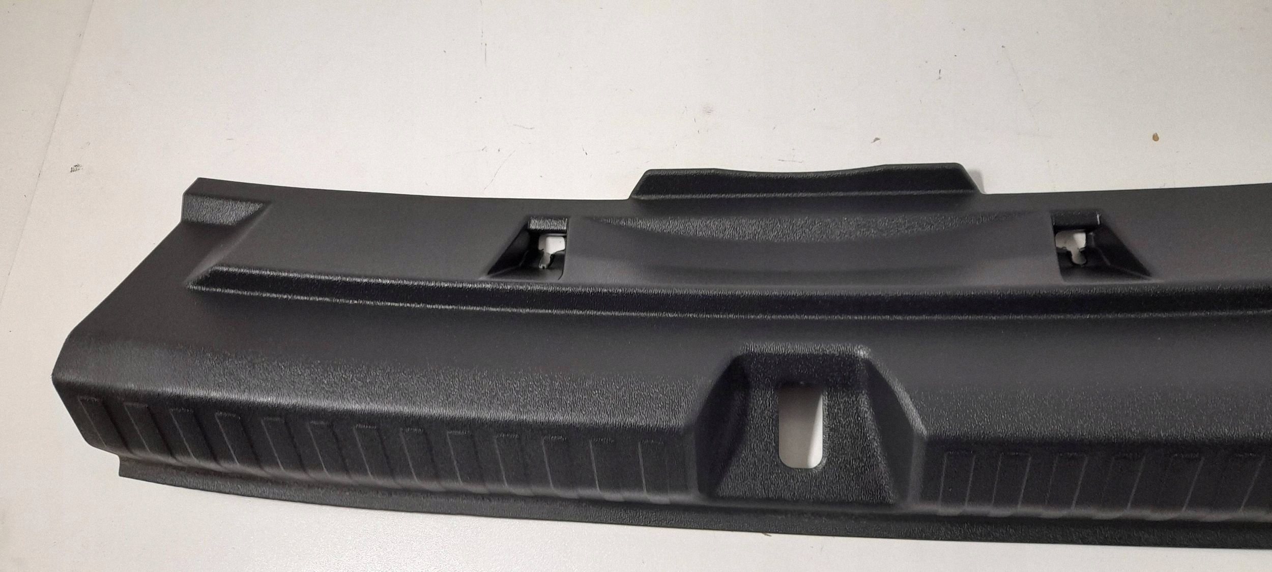 Audi A3 8Y cap of the threshold boot 8Y4863471B (A18)