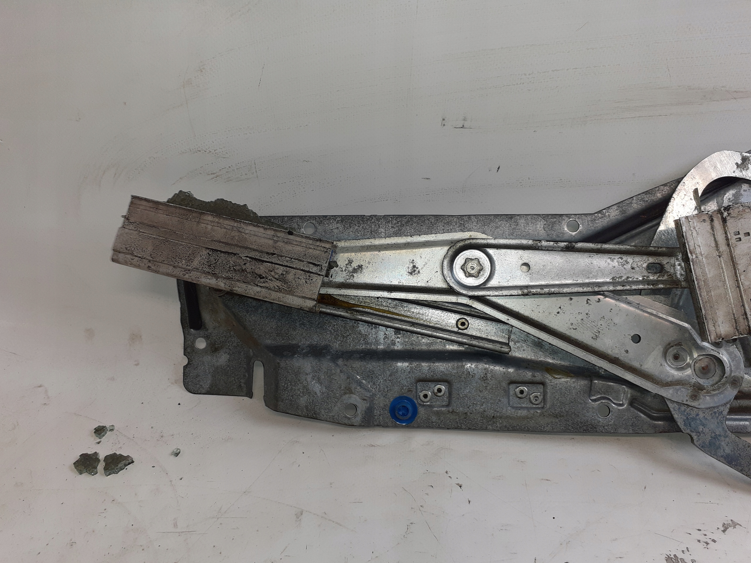 window regulator left front VOLVO V70