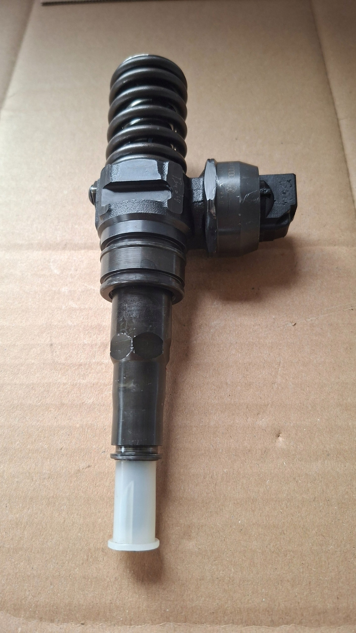 Pumpedüse BOSCH VW 1.9TDI 0414720215 WYDRUK