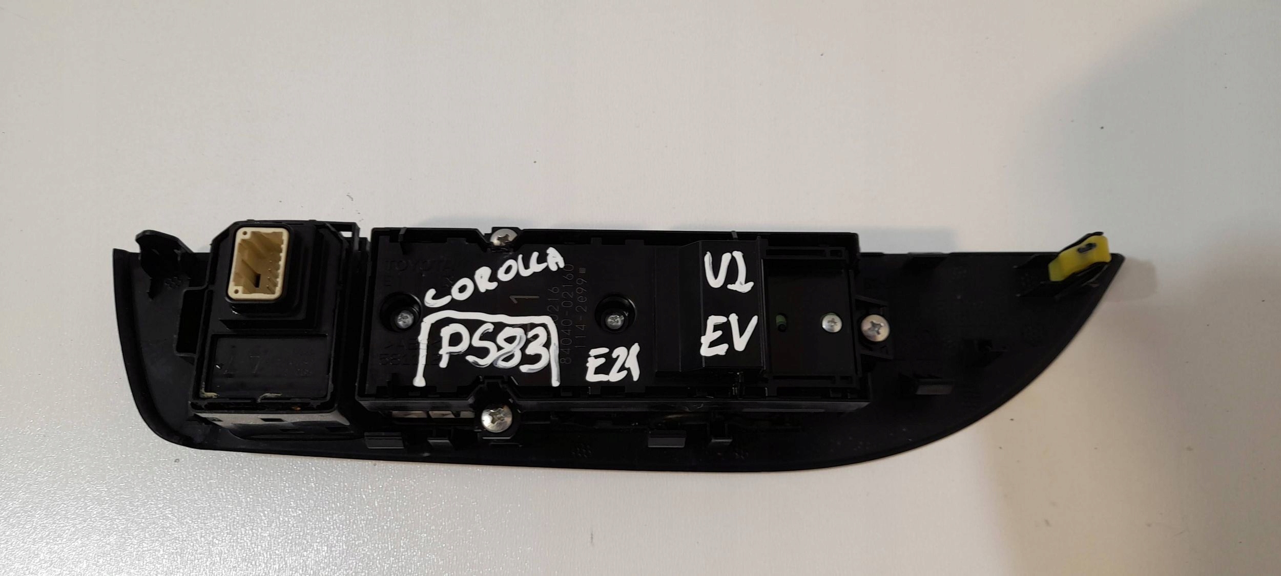 Toyota Corolla E21 Panel of the window front left 8404002160 (PS83)