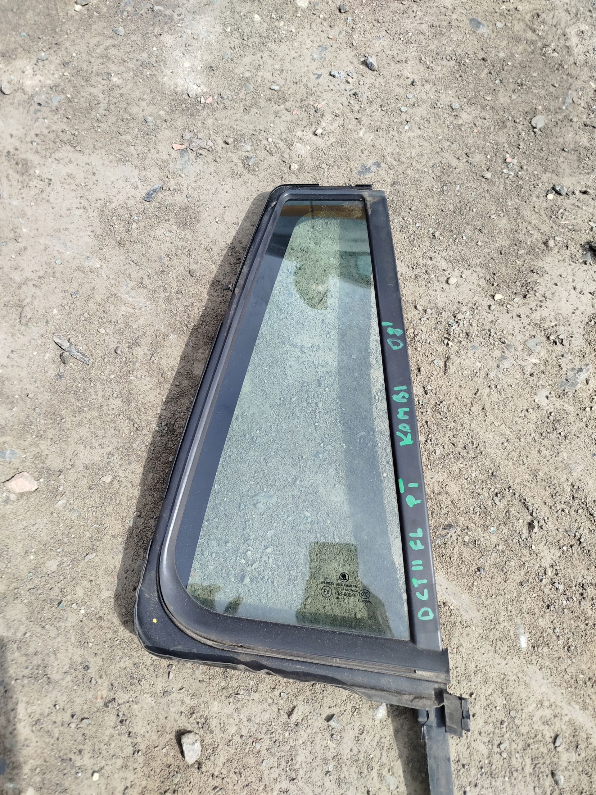 SZYBA DRZWI PRAWY TYŁ MAŁA SKODA OCTAVIA 2 II FL KOMBI