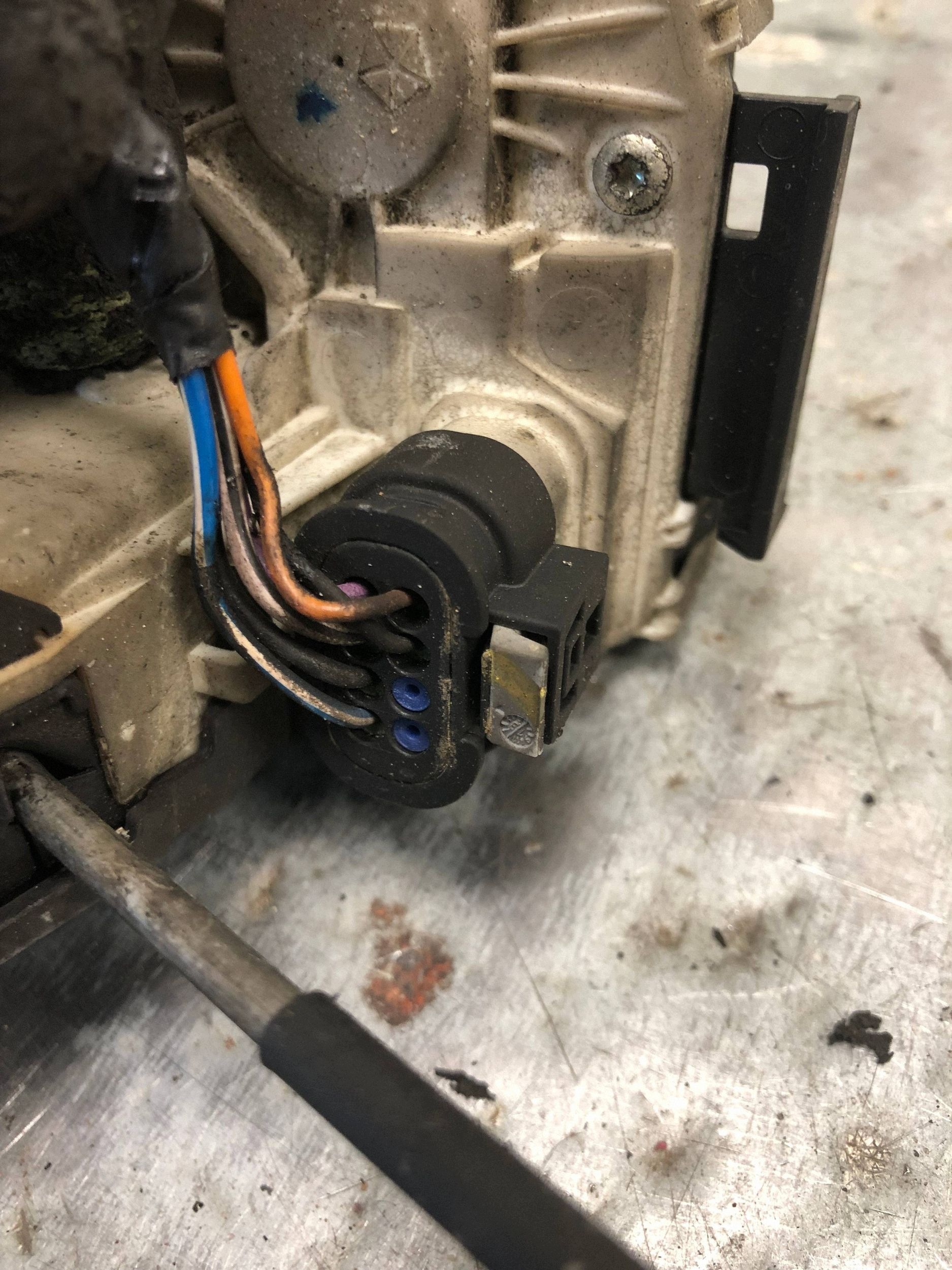 lock door right front MASERATI QUATTROPORTE VI 670003103