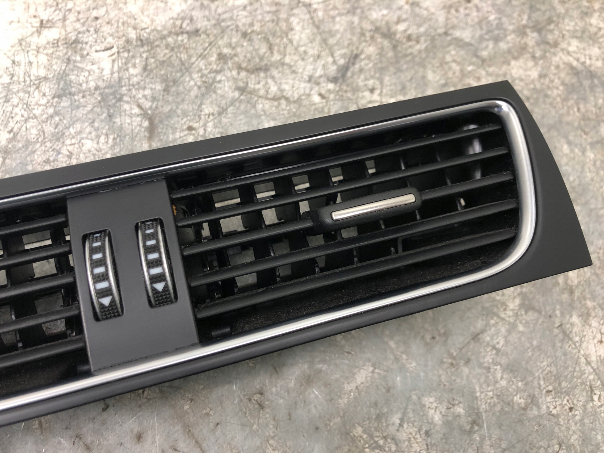 grid air conditioning devices central AUDI A4 B8 LIFT 8T1820951E