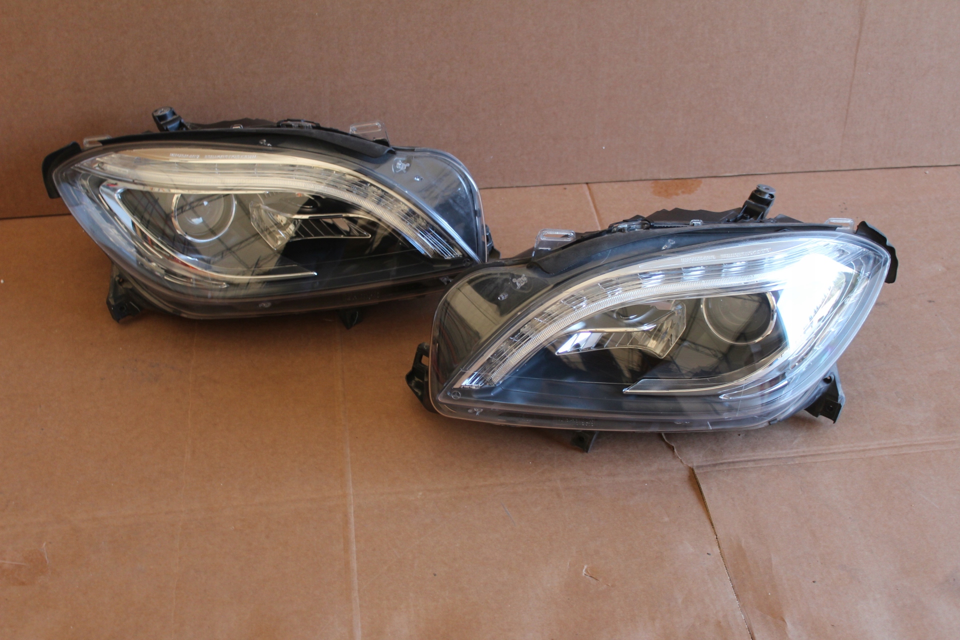 Reflektory lampy przód komplet Mercedes GLE ML 166