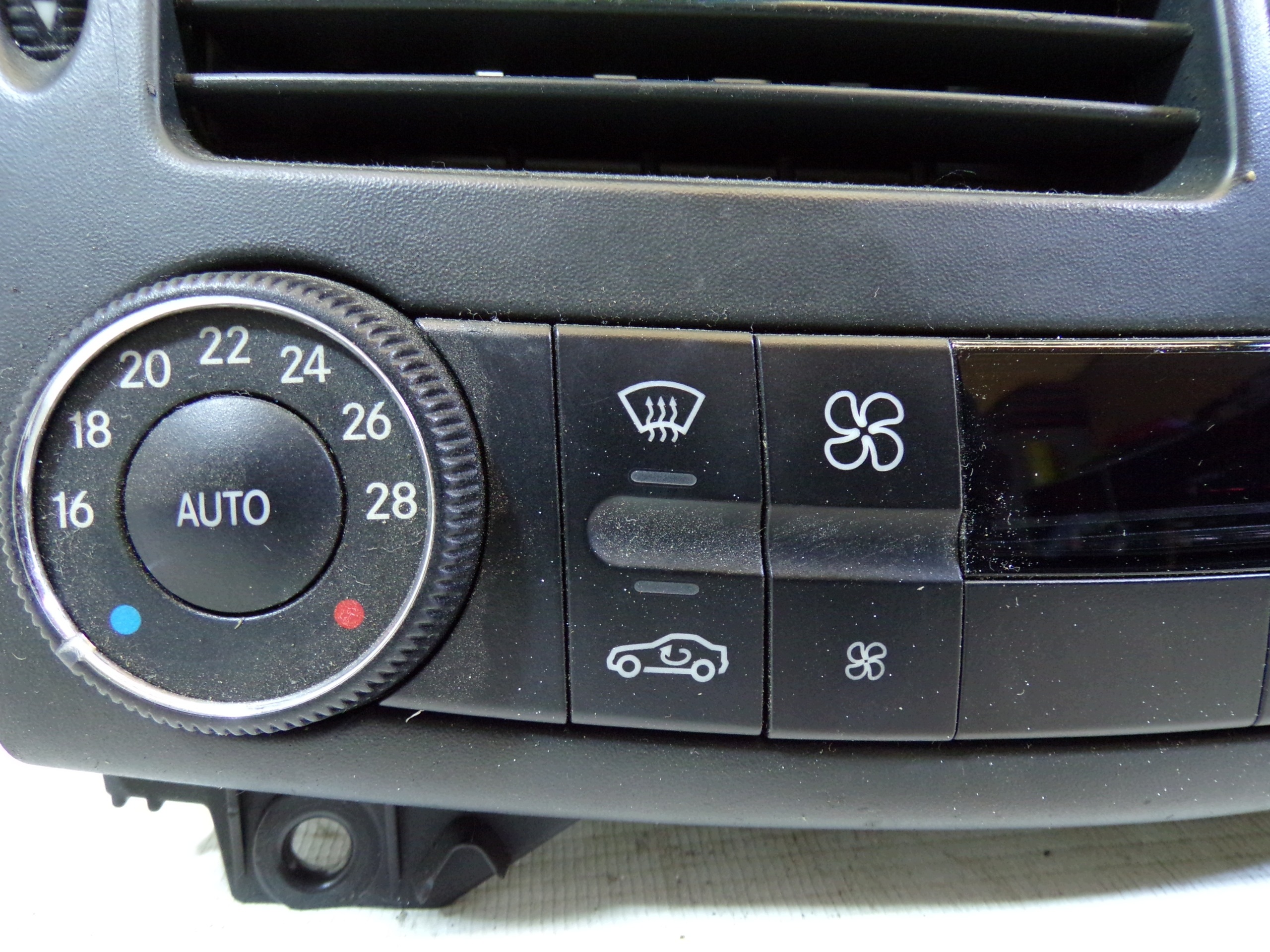 PANEL klími klimatizaci MERCEDES W211 2118300890