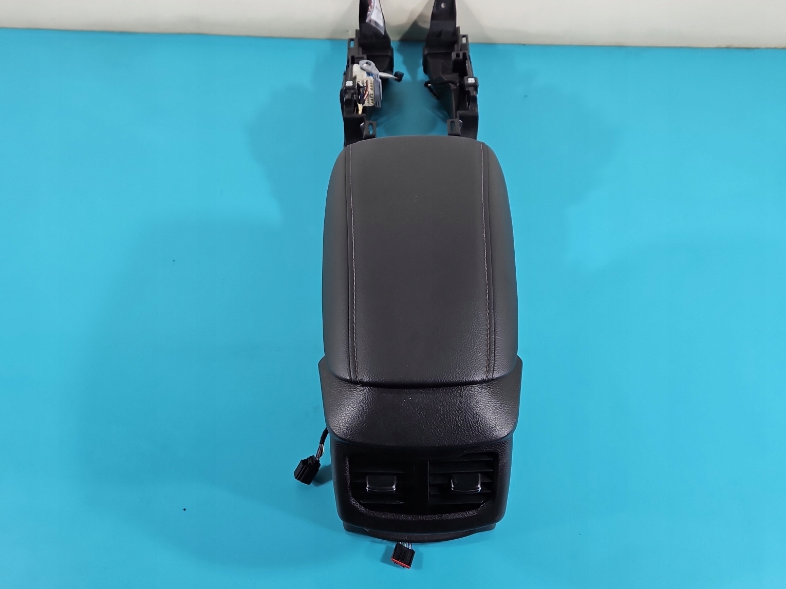 подлокотник тунель FORD MONDEO MK5