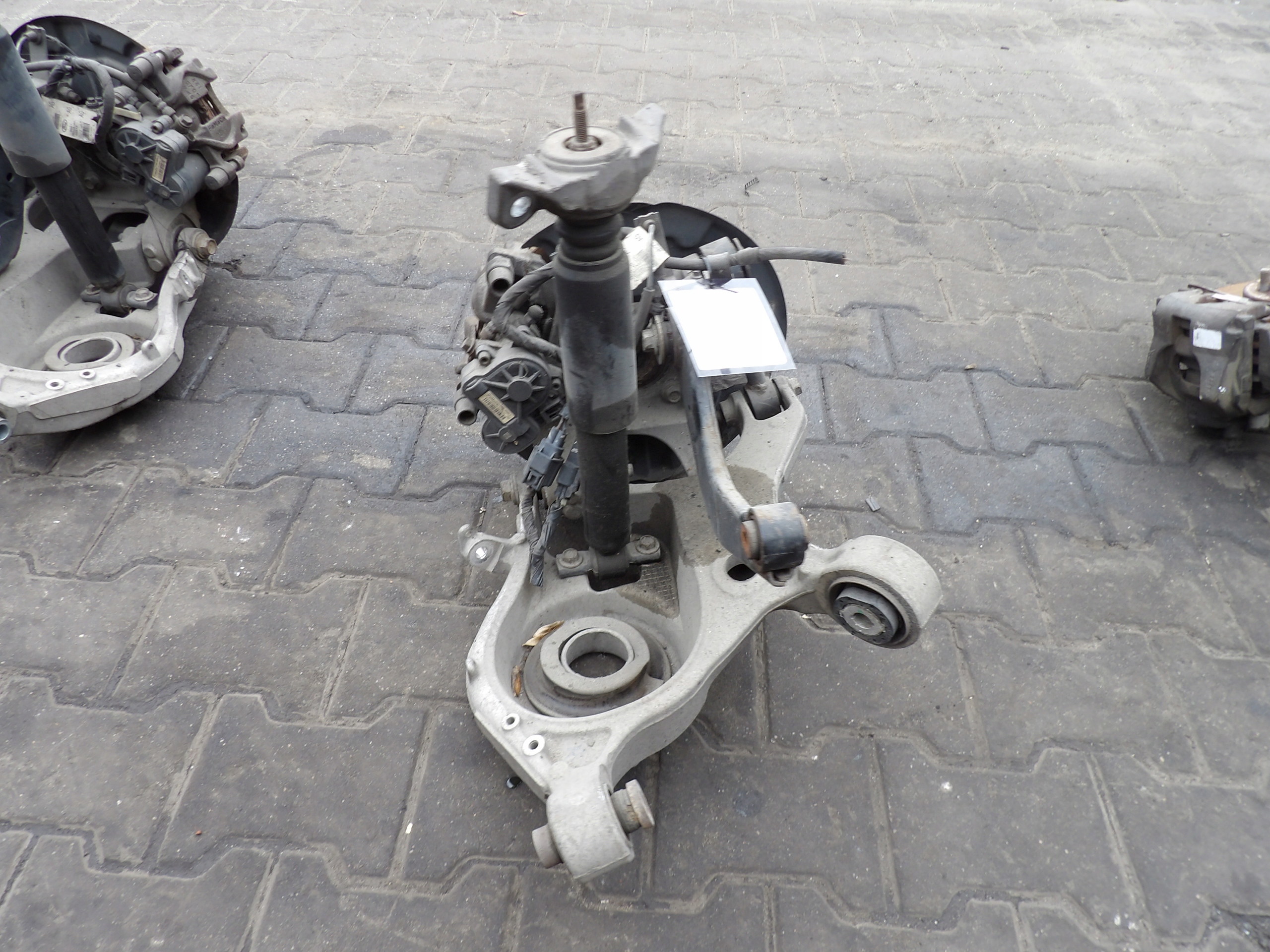 Ford Fusion II USA sususpension rear. left