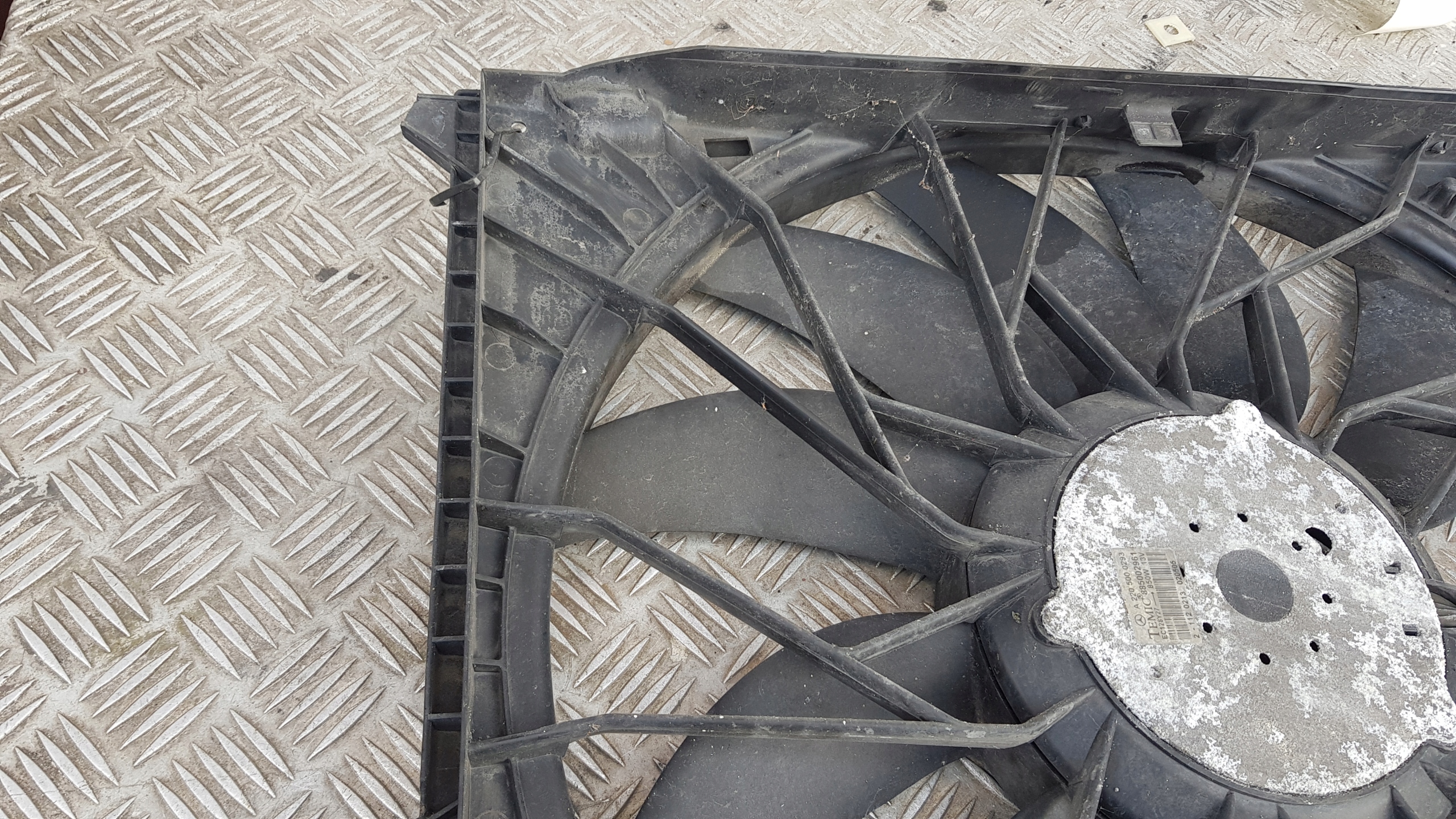 MERCEDES W211 3.0 CDI ventilátor chladiče a2115001893