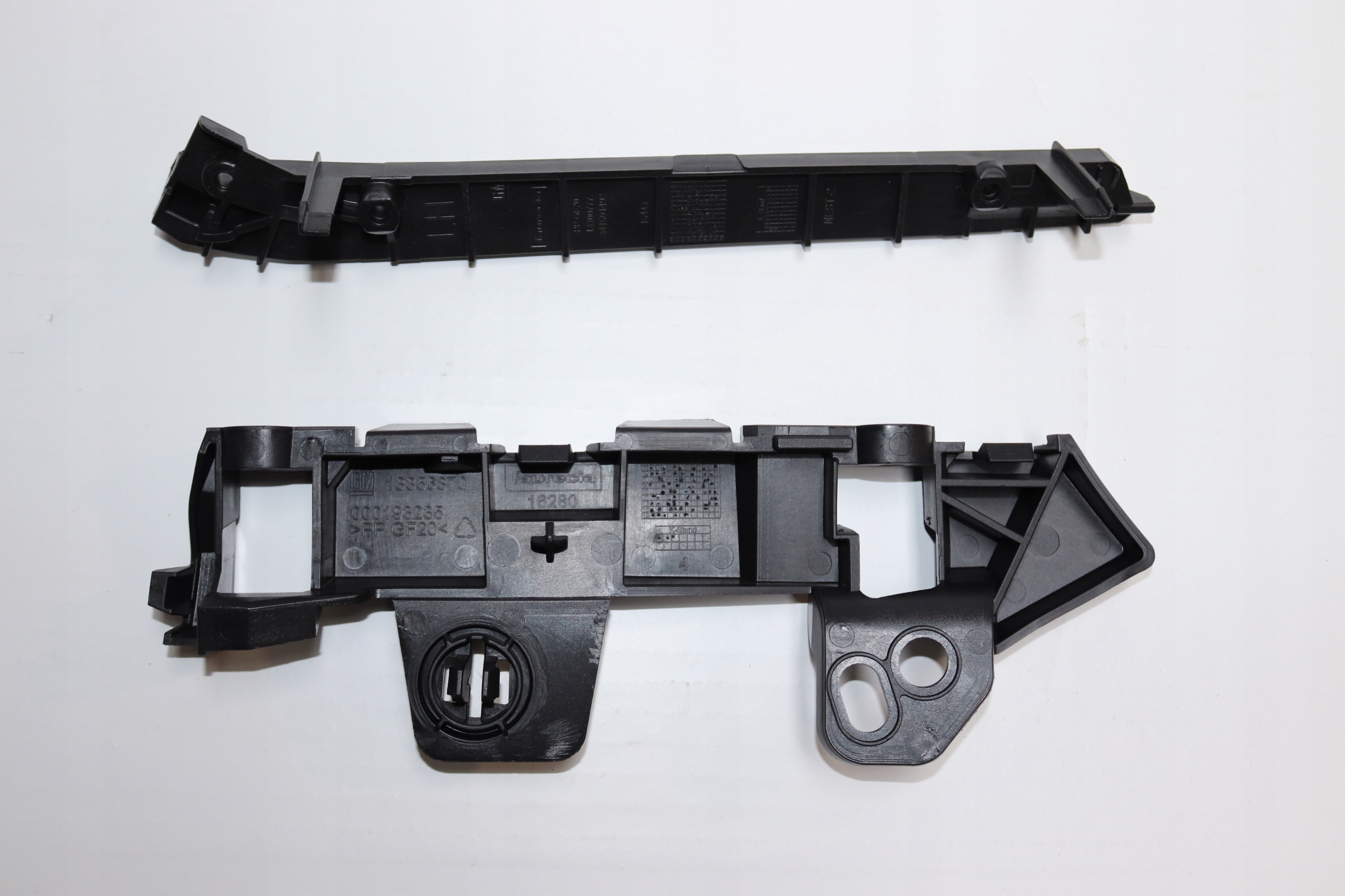 Opel Zafira C Toure Kluzné Uchycení Nárazníku Levé