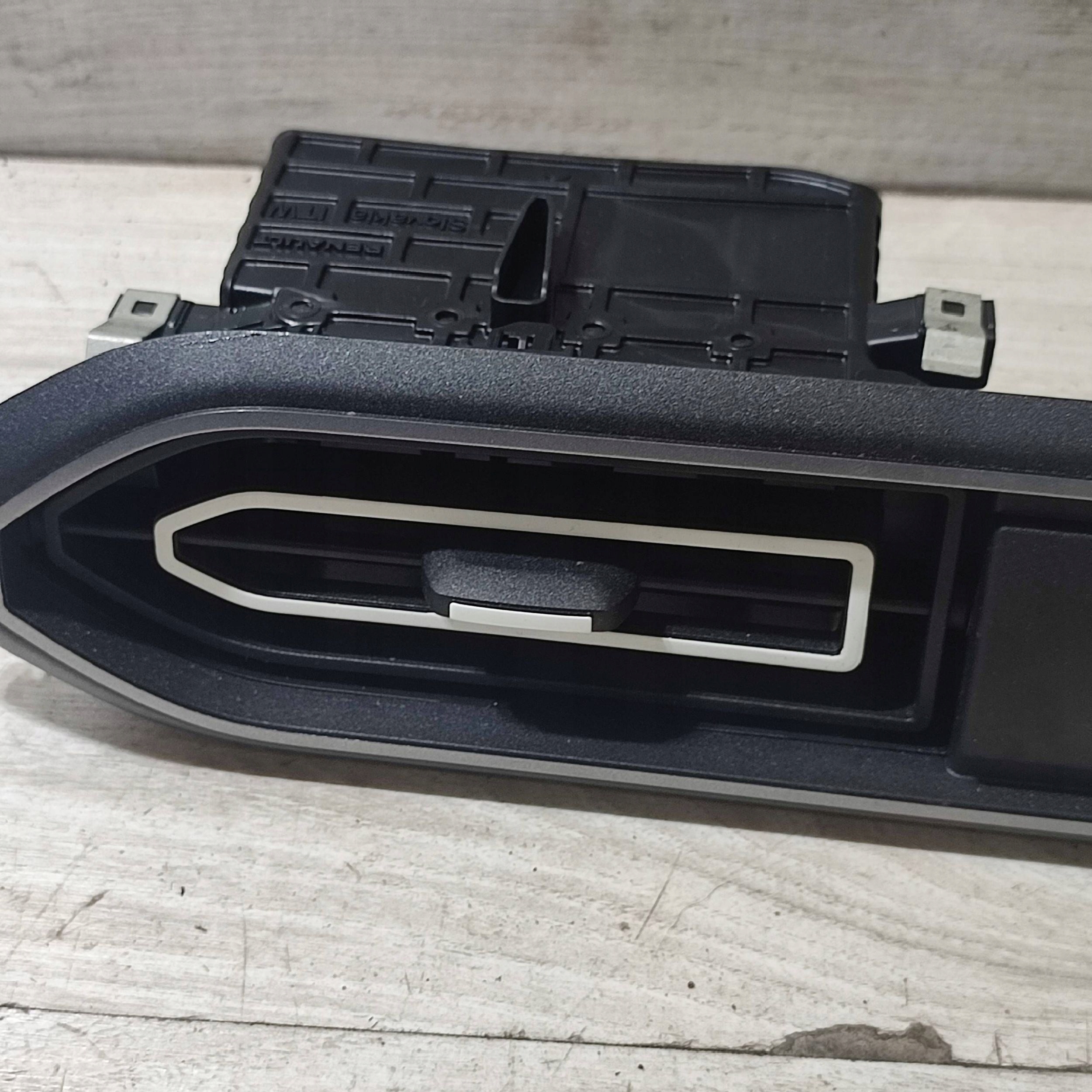 grid air conditioning devices side of the dashboard Dacia Jogger 687601008R