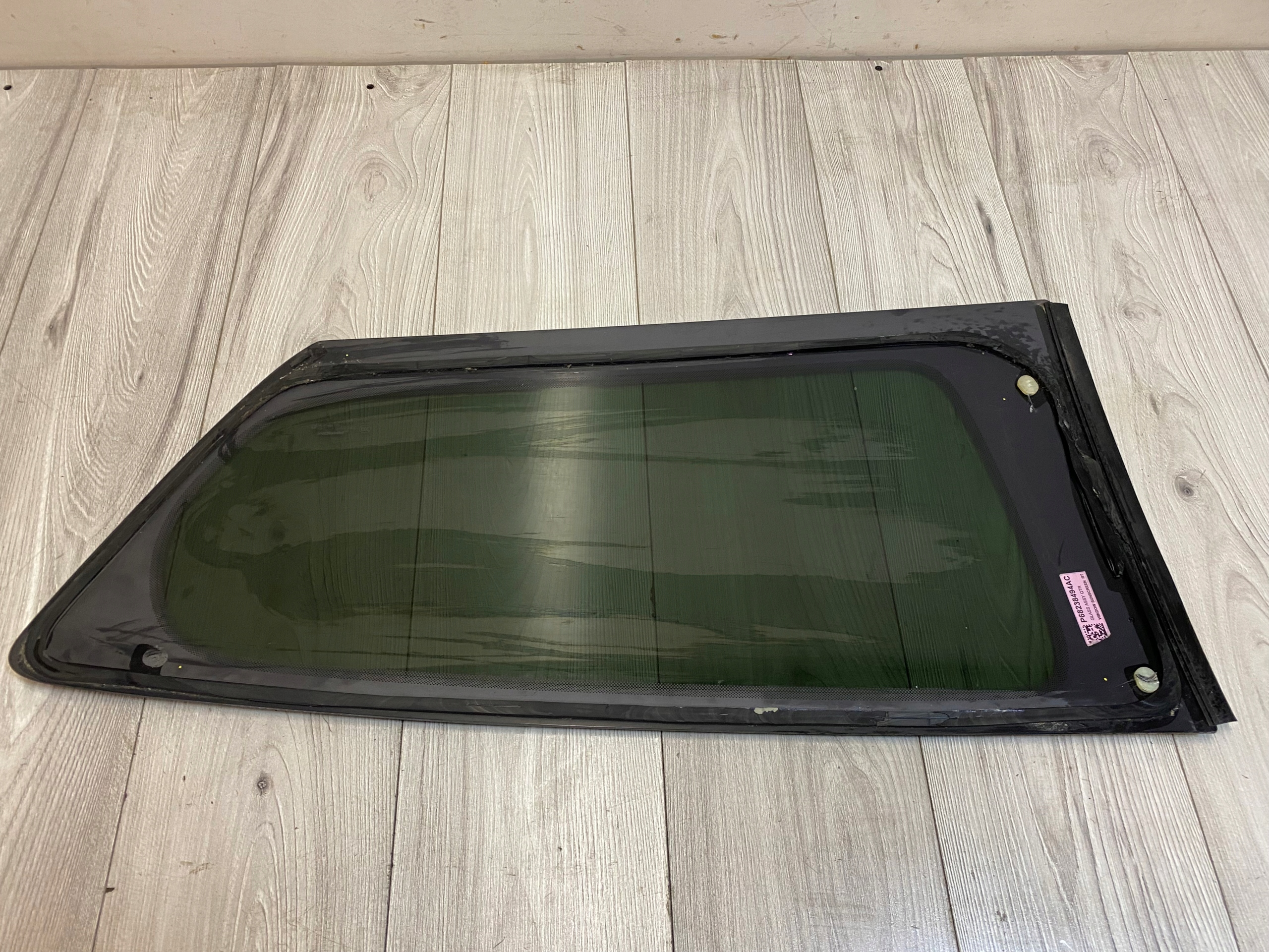 CHRYSLER PACIFICA II 17- USA SZYBA KAROSERYJNA LEWY PRAWY TYŁ P68238494AC Producent części Chrysler OE