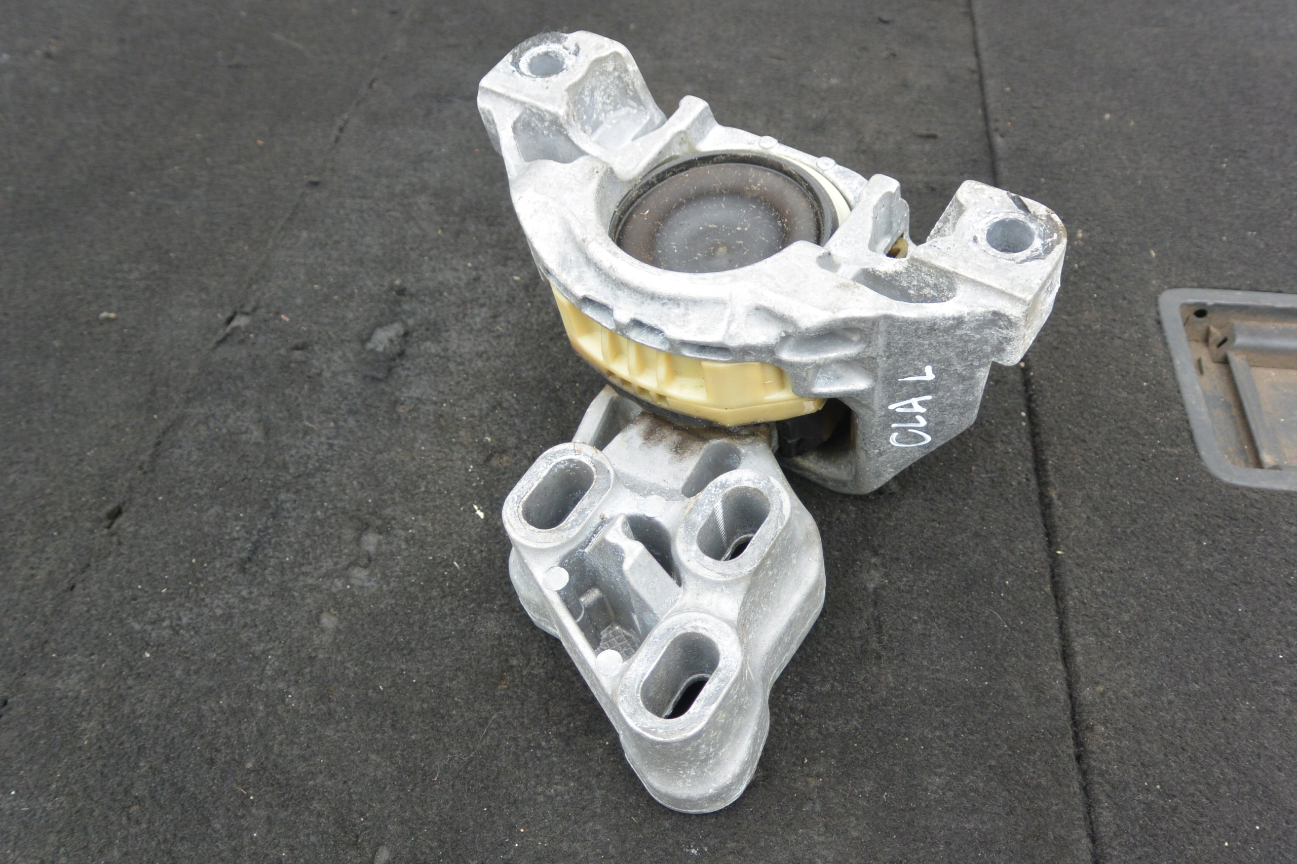 holder engine mount MERCEDES W246 W176 W156 GLA A B CLA W117 2.2 CDI