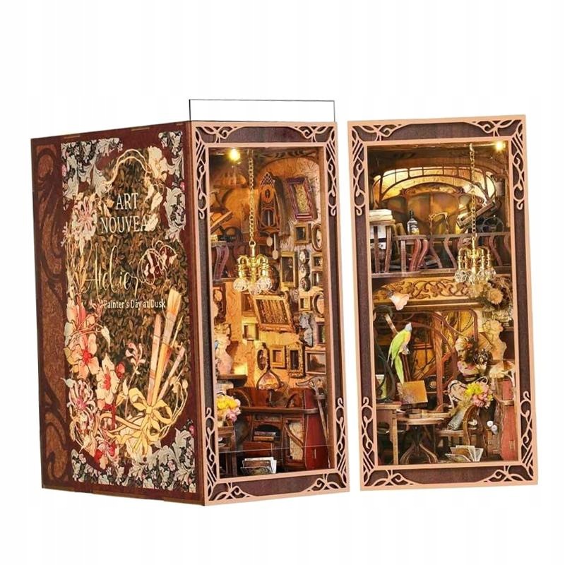 Model Art Nouveau