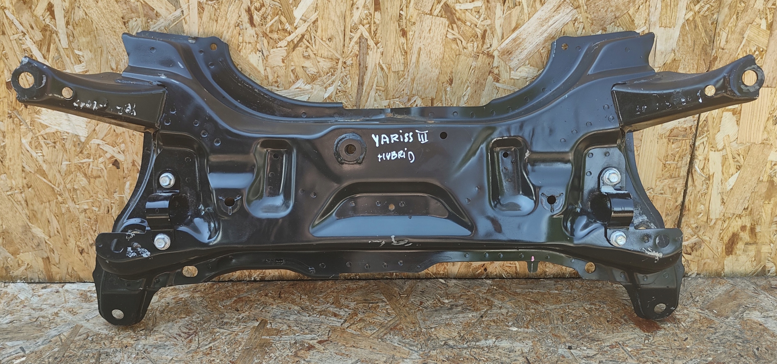 axle beam subframe sider below engine TOYOTA YARIS III LIFT HYBRID