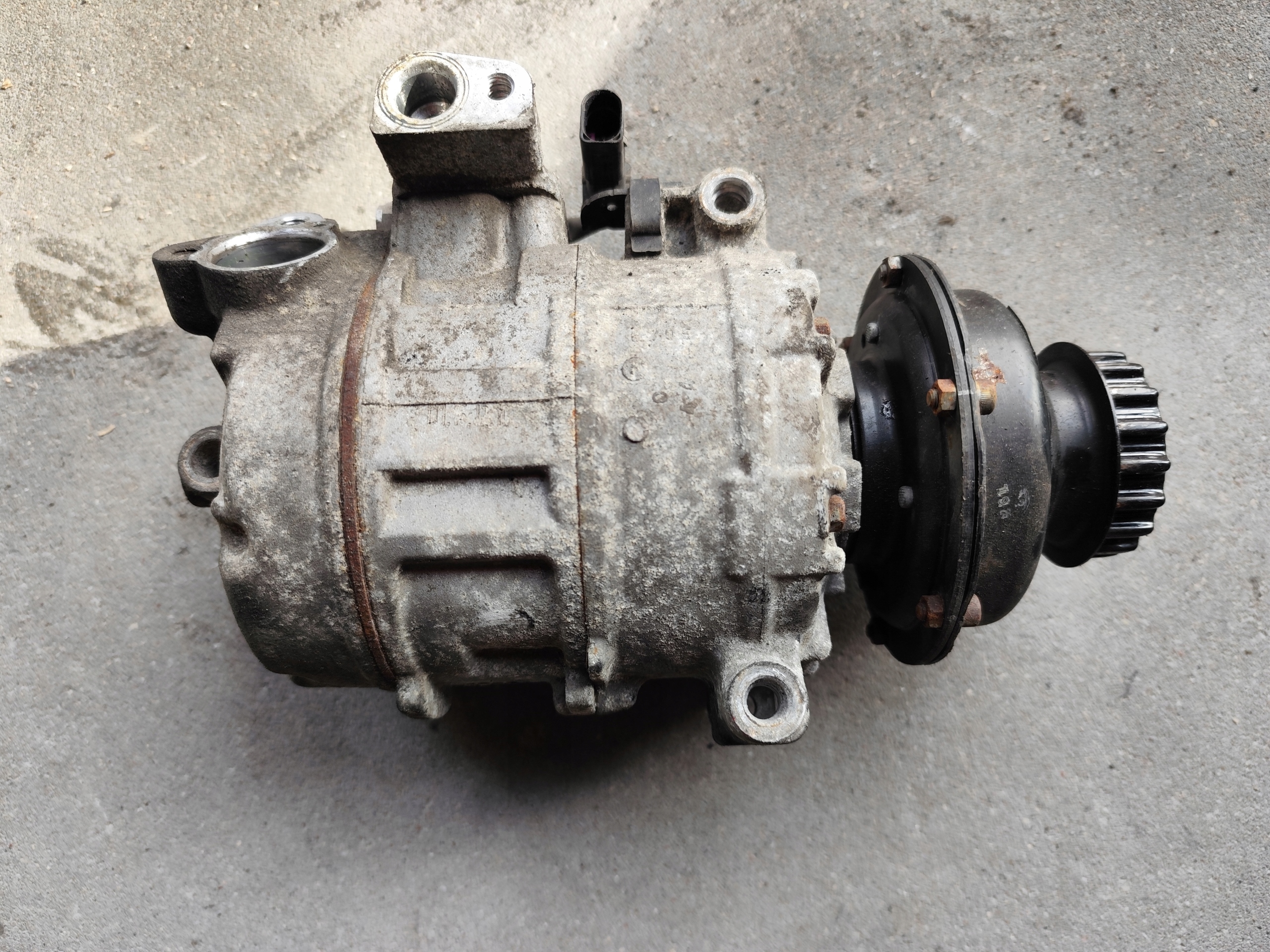 VW T5 2.5 TDI compressor; compressor of the air conditioning