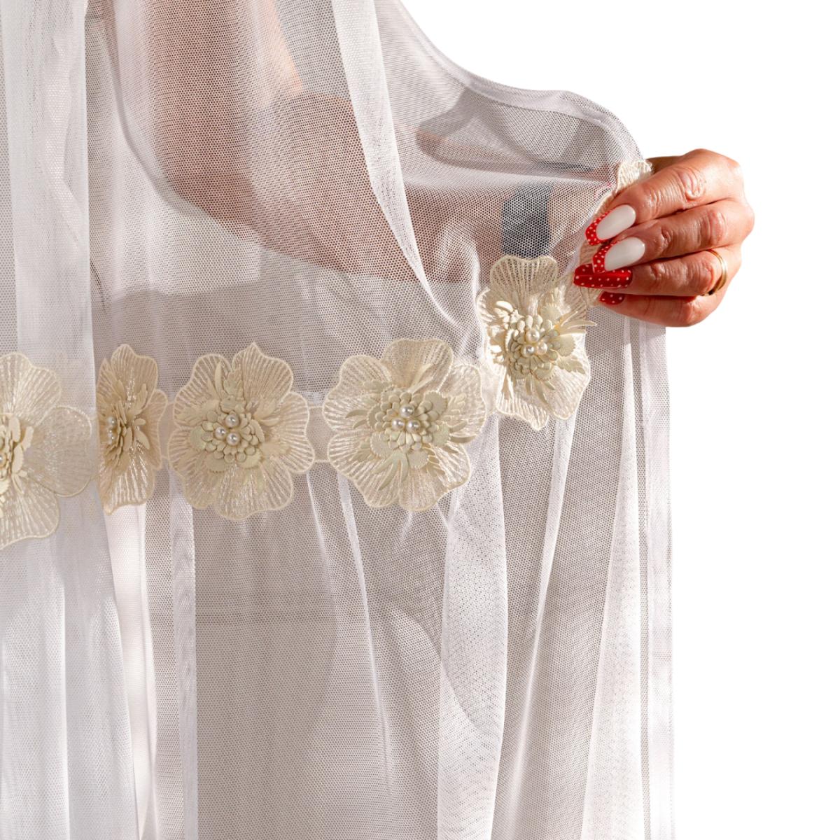 Hotová záclona na průchodkách Isen 140x250, bílá, béžové květy s perličkami