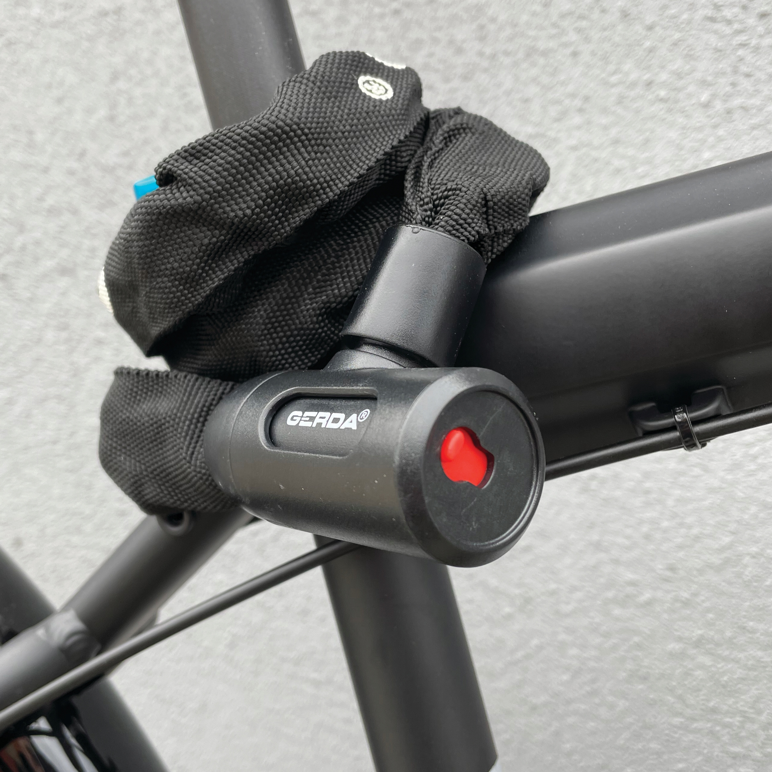 ZAPIĘCIE ROWEROWE GERDA ŁAŃCUCH ZAPIĘCIE DO ROWERU STRONG ONE 900/6V LEKKI Kod producenta Zapięcie rowerowe