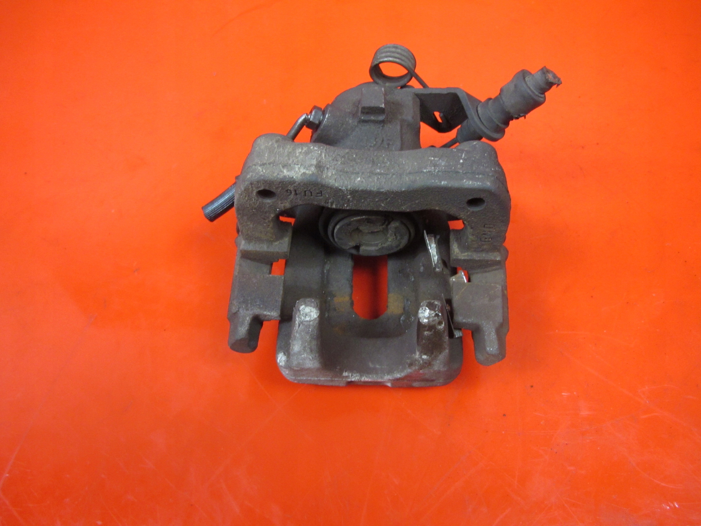 CITROEN C3 II DS3 PEUGEOT caliper JARZMO right rear part