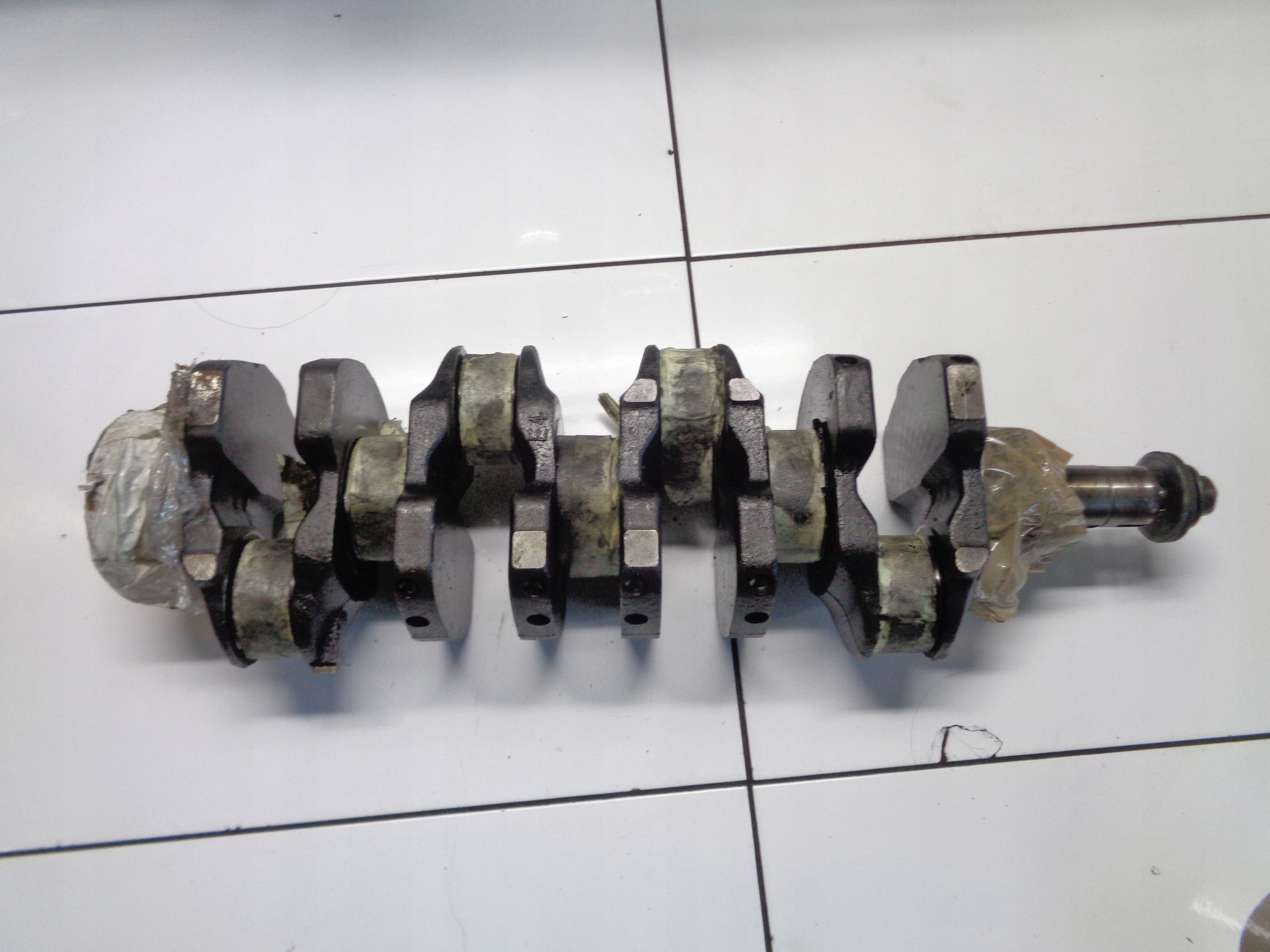 TOYOTA PREVIA 2.2TD crank Z PANEWKAMI