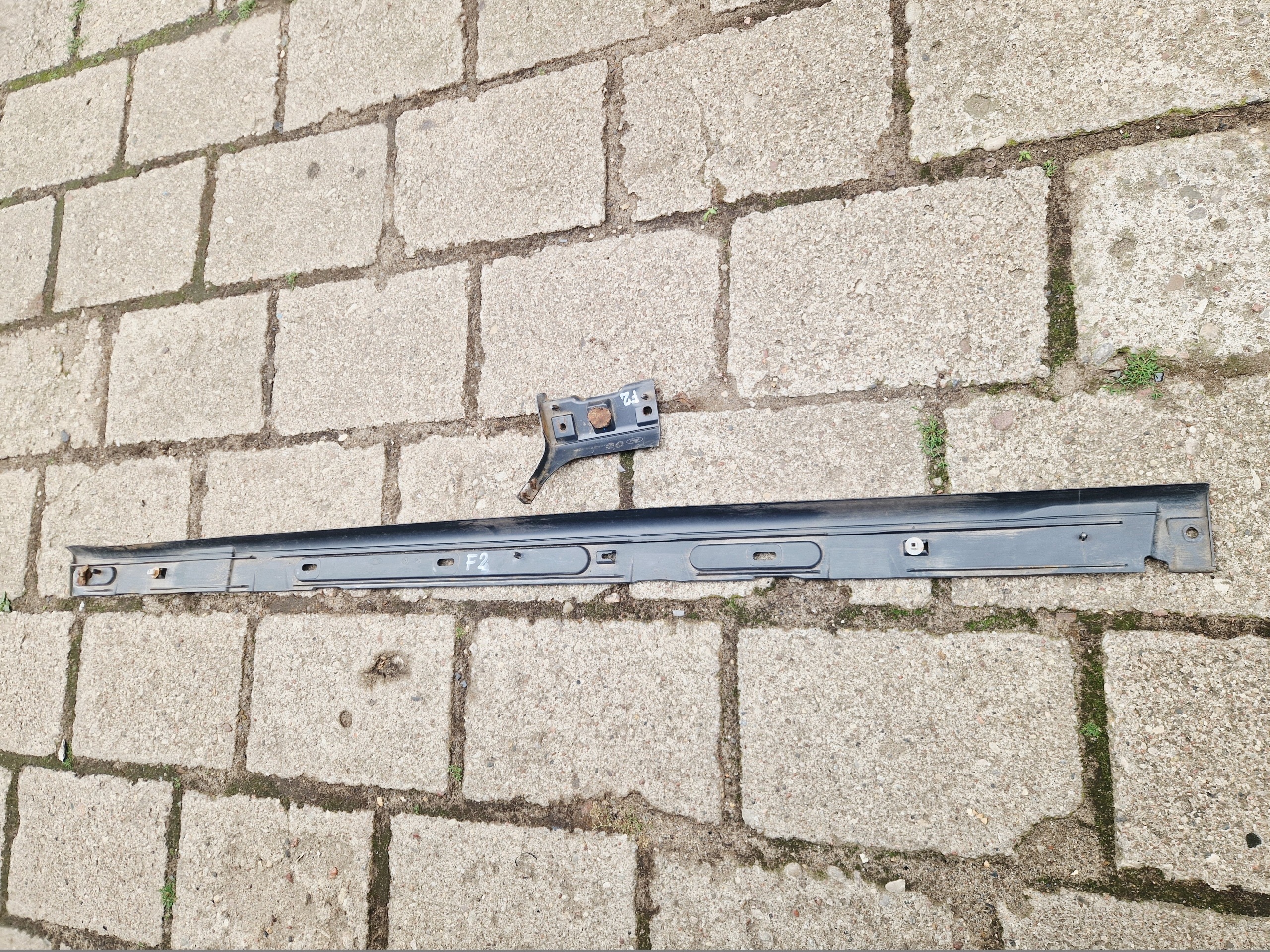 FORD FOCUS MK2 HB 5D moulding threshold cap of a fender left KOMPLET