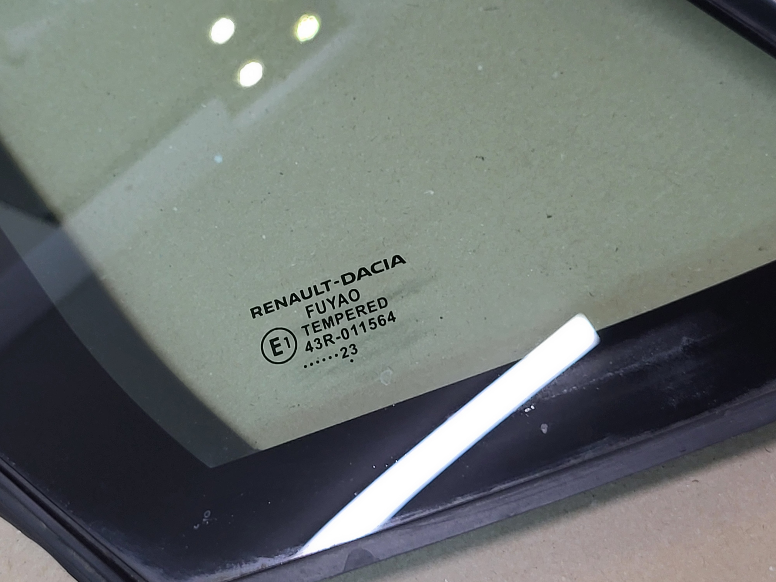 window Z door right rear MALA TROJKATNA gasket DACIA SANDERO III 3 OE