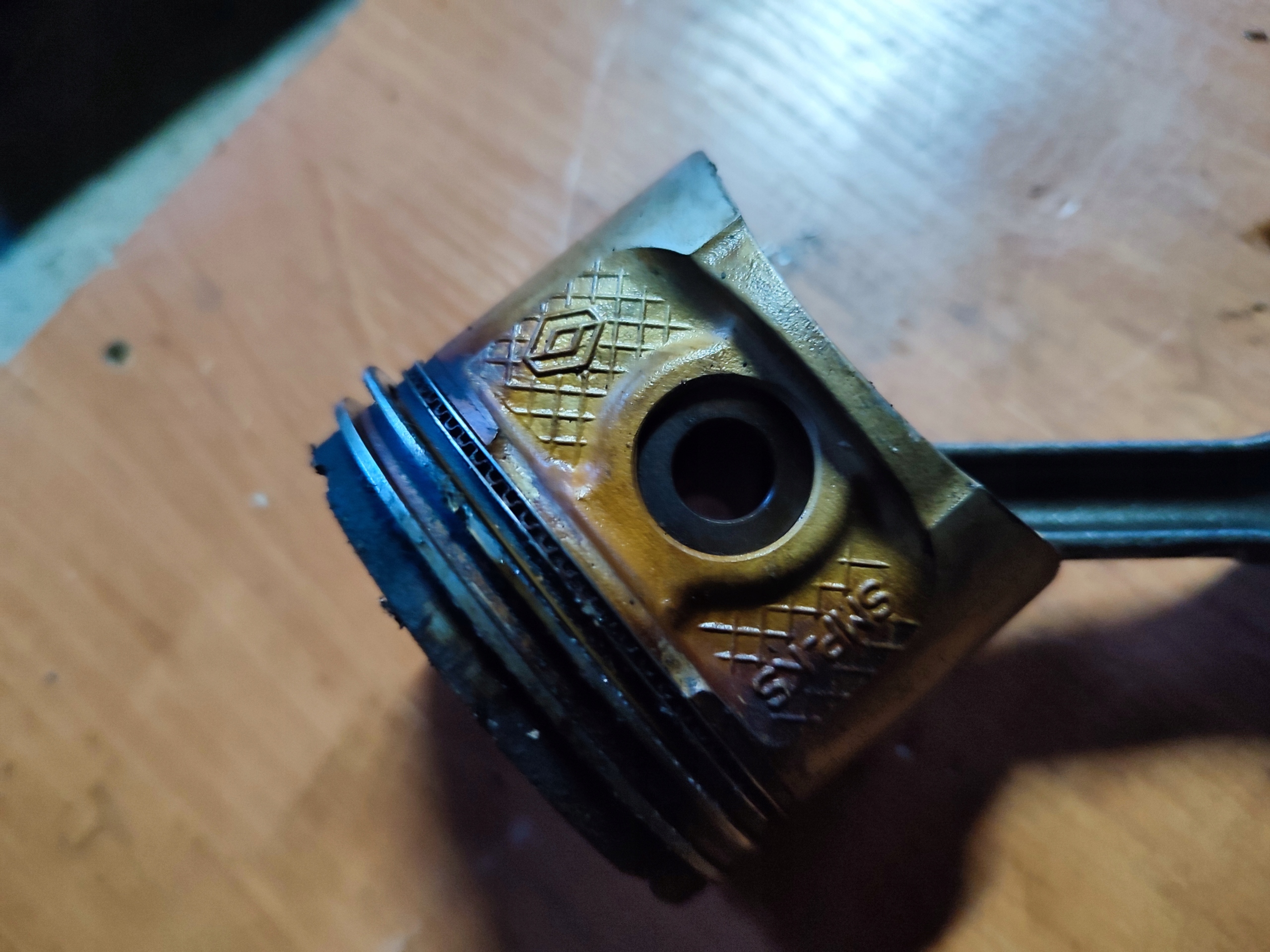 piston connecting rod RENAULT 1.4 SMP-KS 1013.7 105.03