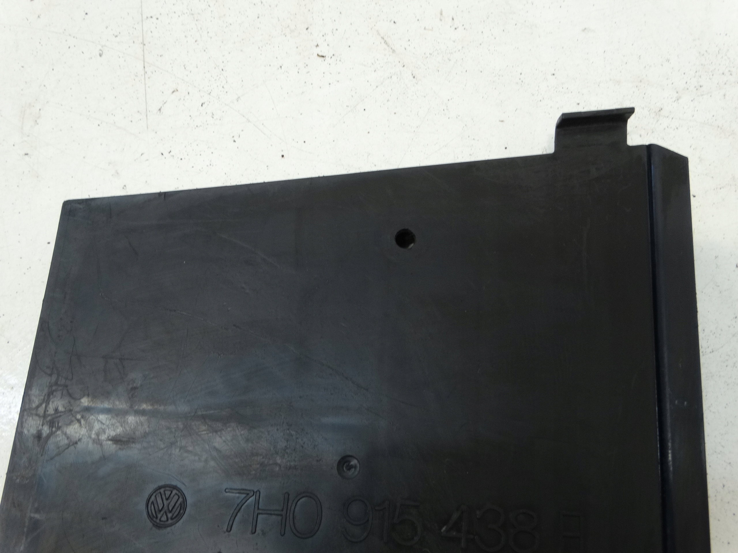 fedél csomag oldalsó AKUMULATORA VOLKSWAGEN T5 7H0915438A