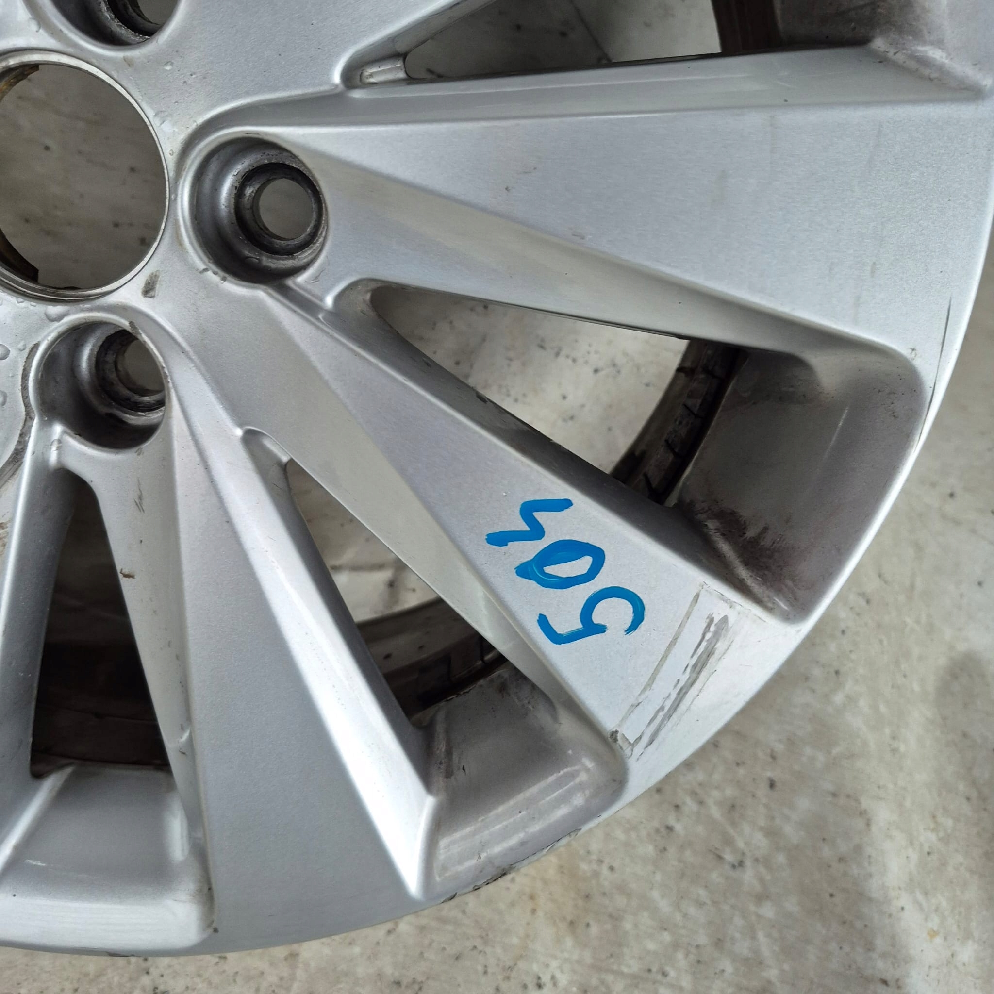 SEAT ARONA 6F9 16" disk hliníkový 6F9601025