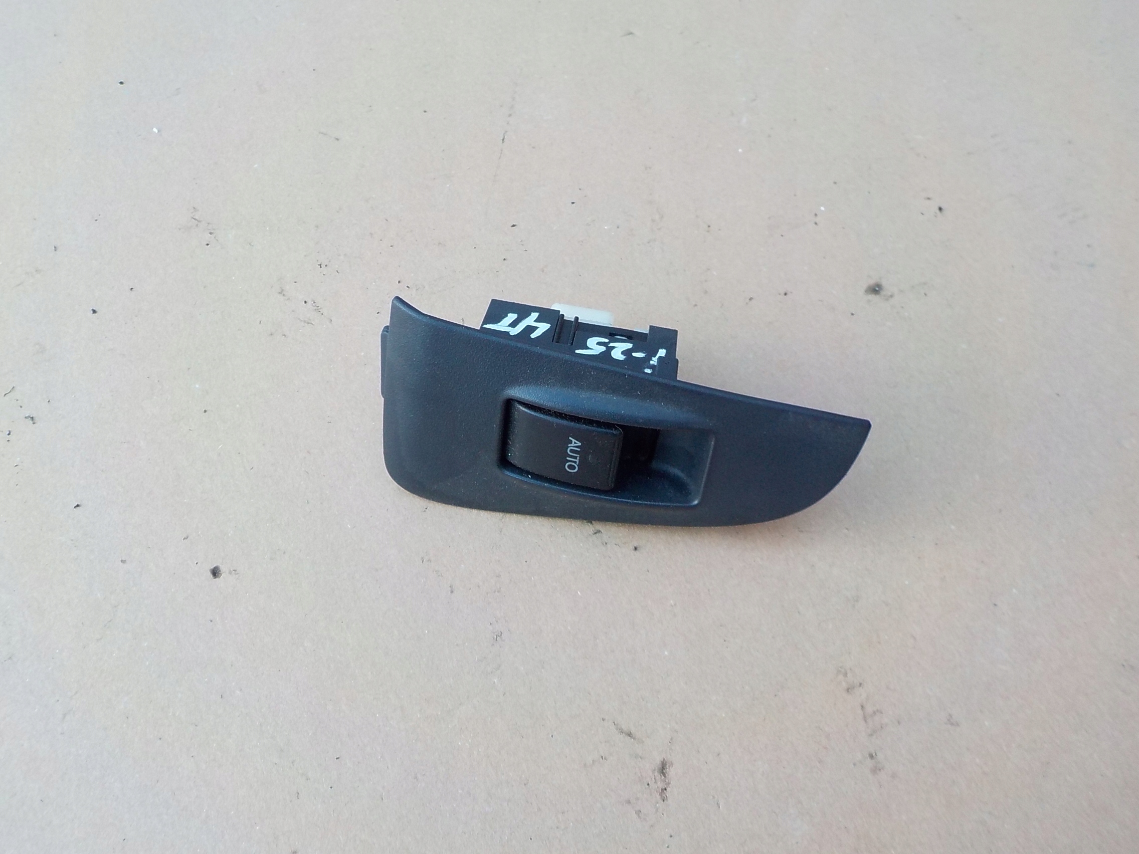 switch windows left rear part toyota avensis T25